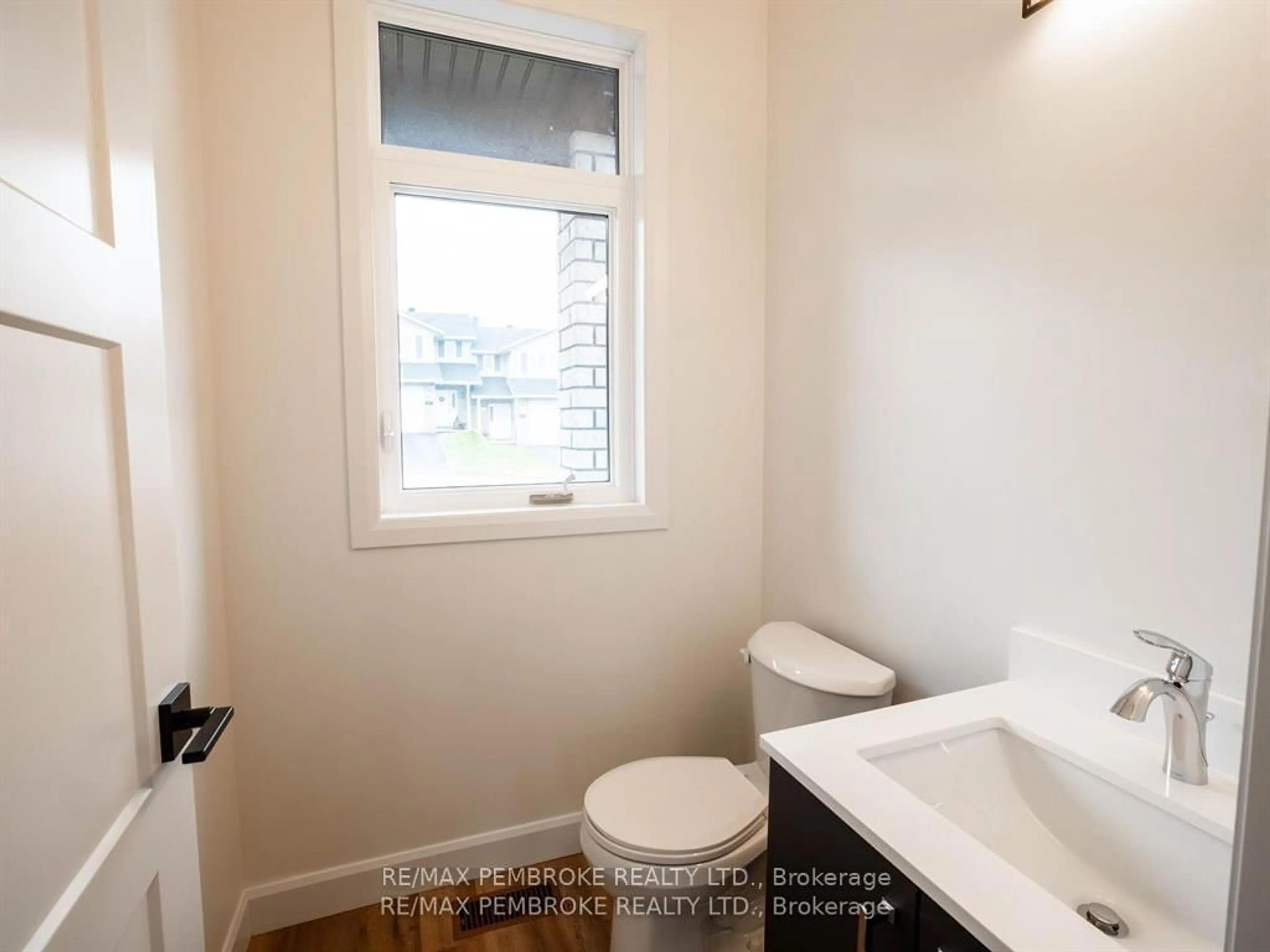 Standard bathroom, unknown for 11 NORTHBROOK St, Petawawa Ontario K8H 3N4