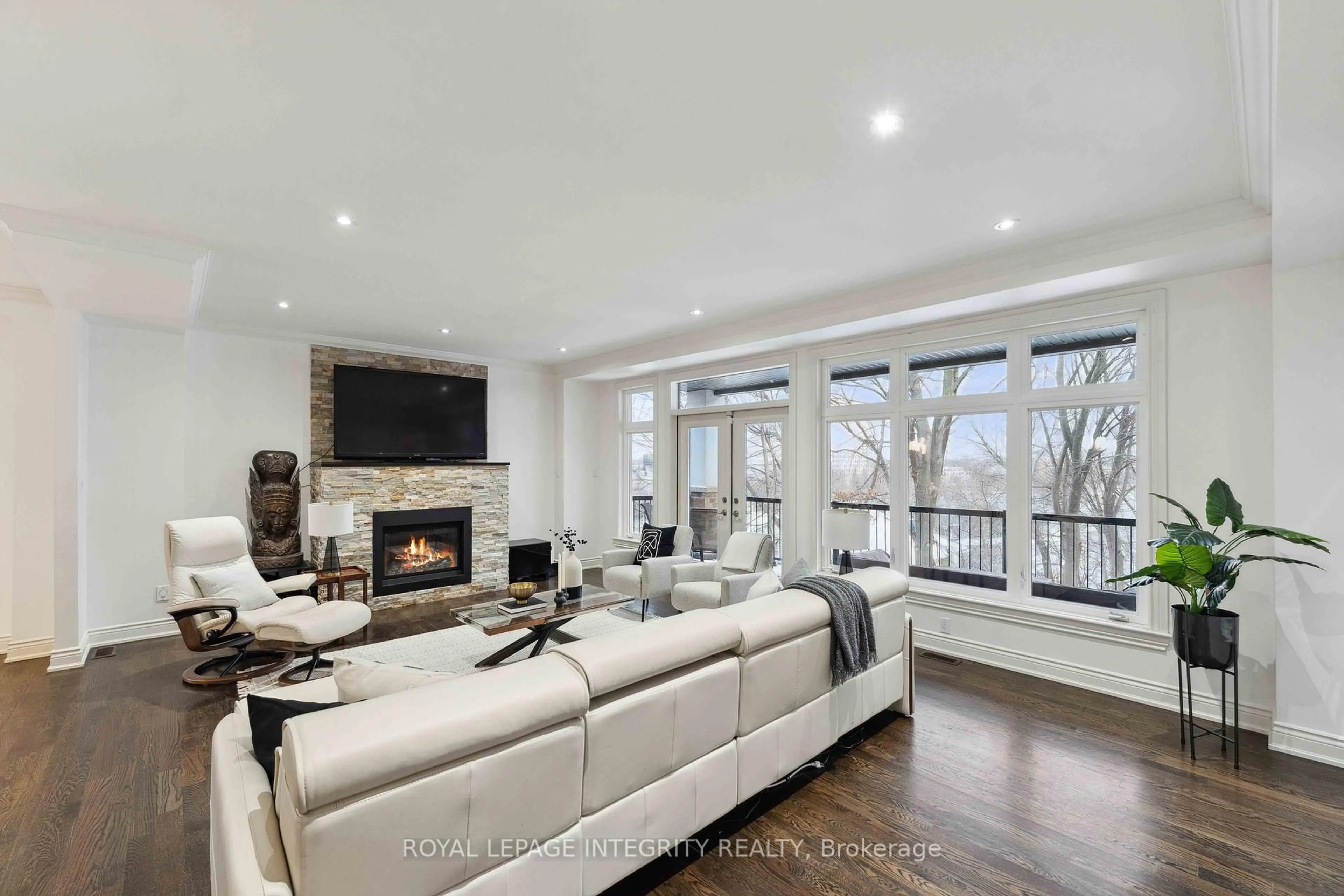 Living room with furniture, wood/laminate floor for 612 Besserer St, Ottawa Ontario K1N 6C9