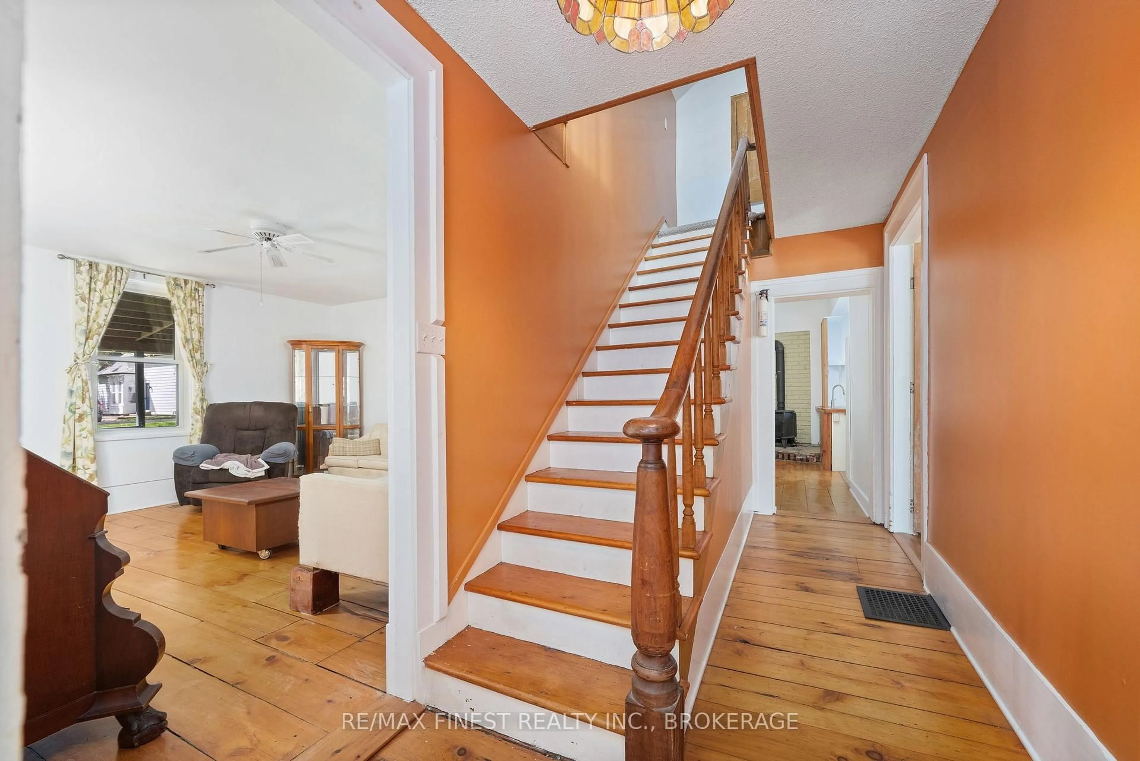 Indoor foyer for 8 Catherine St, Prince Edward County Ontario K0K 2T0