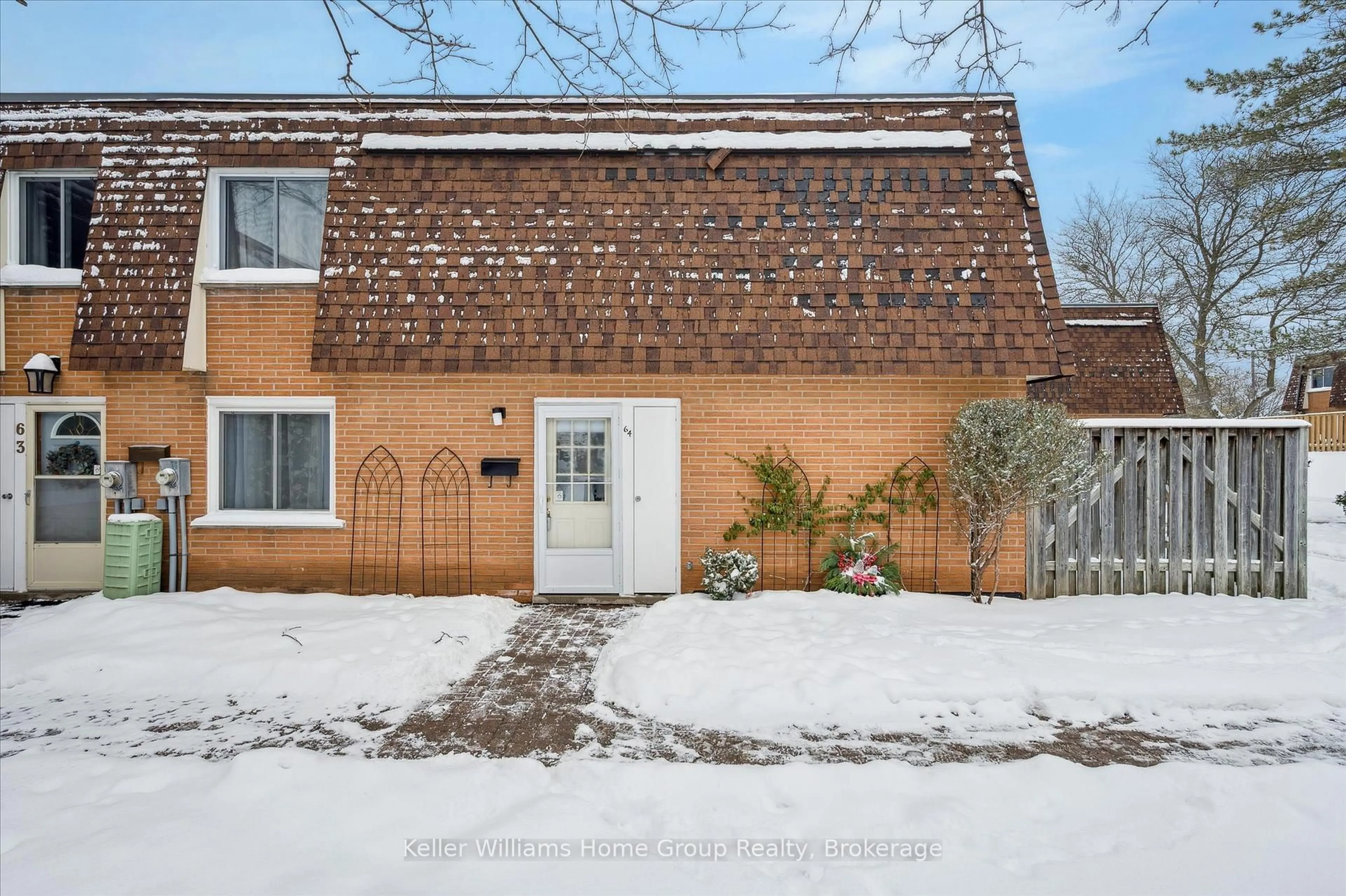 A pic from outside/outdoor area/front of a property/back of a property/a pic from drone, street for 120 Country Club Dr #64, Guelph Ontario N1E 3K7