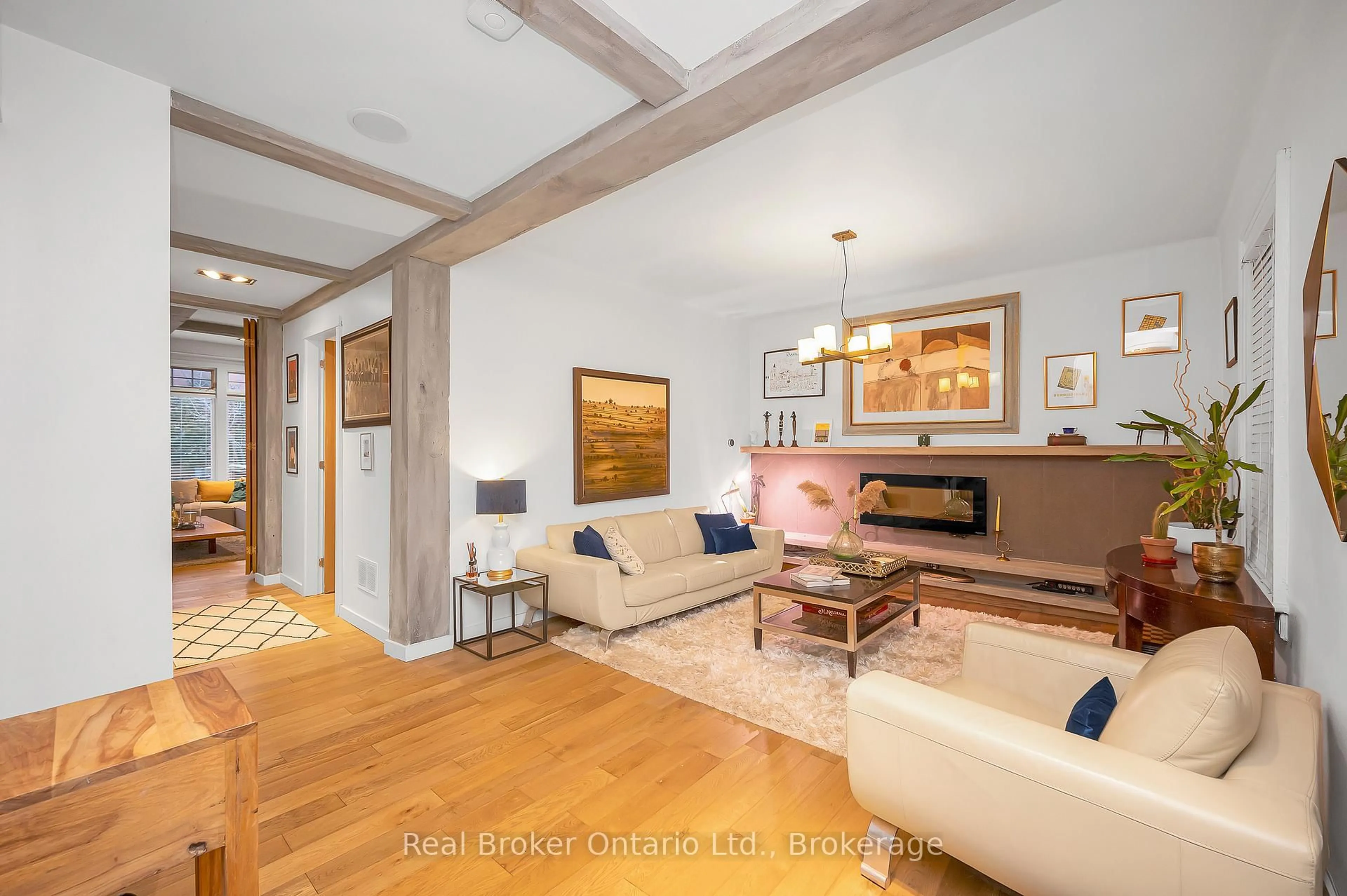 Living room with furniture, wood/laminate floor for 7 Foster St, Hamilton Ontario L8N 1Z7