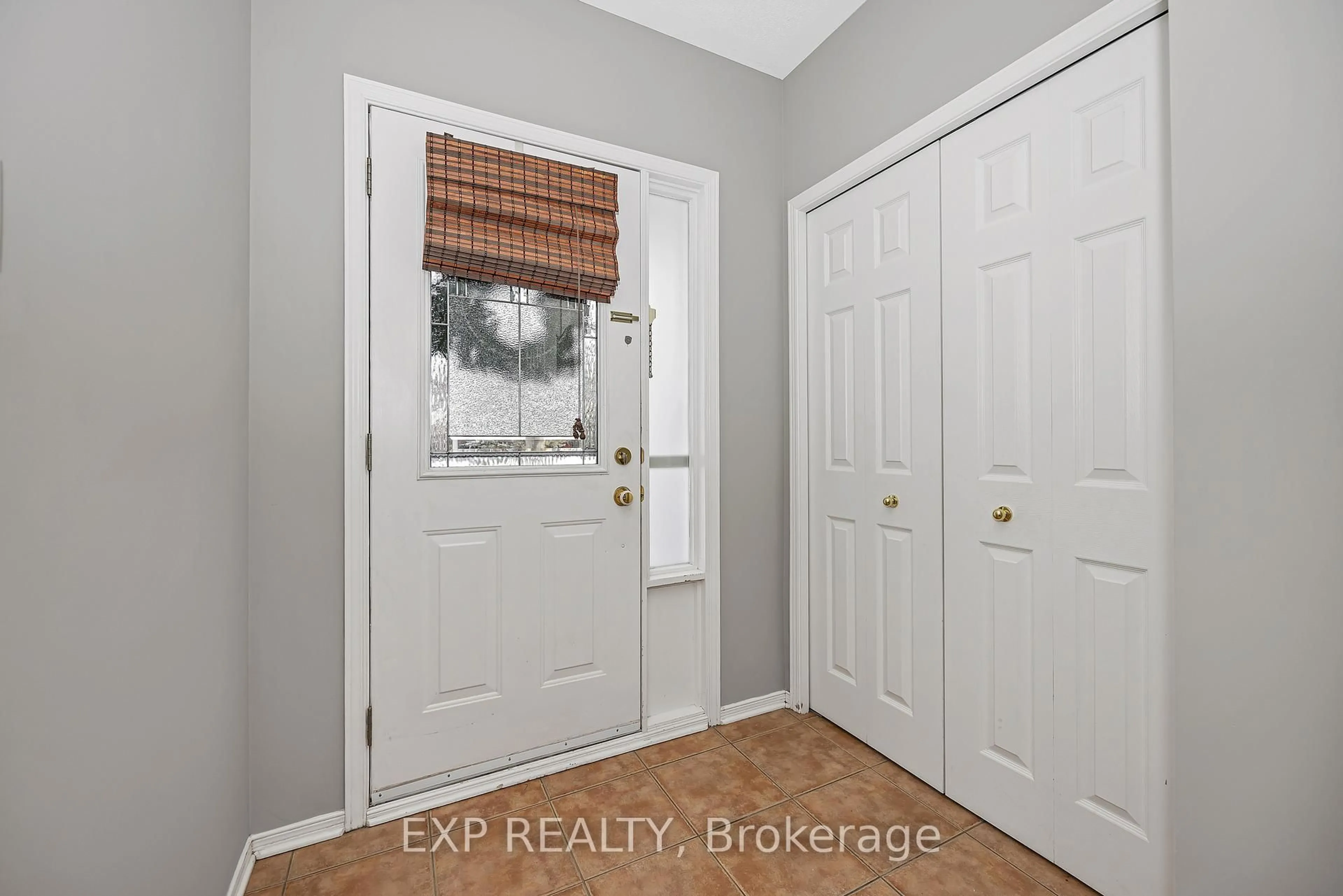 Indoor entryway for 4596 OGILVIE WALK Cres, Ottawa Ontario K1J 1G6