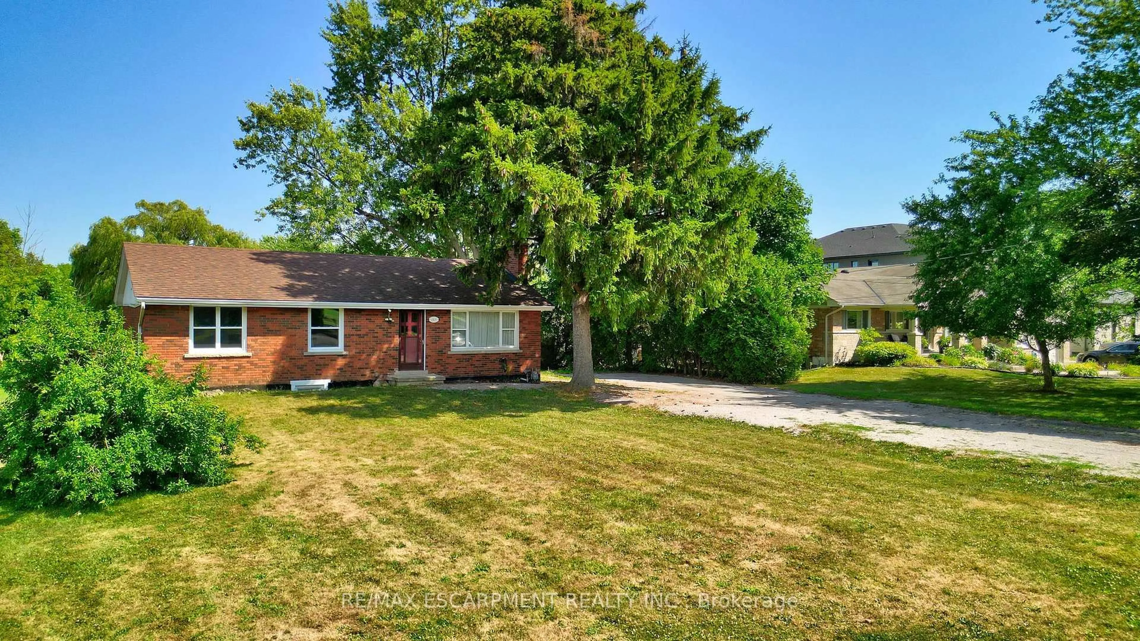 A pic from outside/outdoor area/front of a property/back of a property/a pic from drone, street for 167 Miles Rd, Hamilton Ontario L8W 1E2