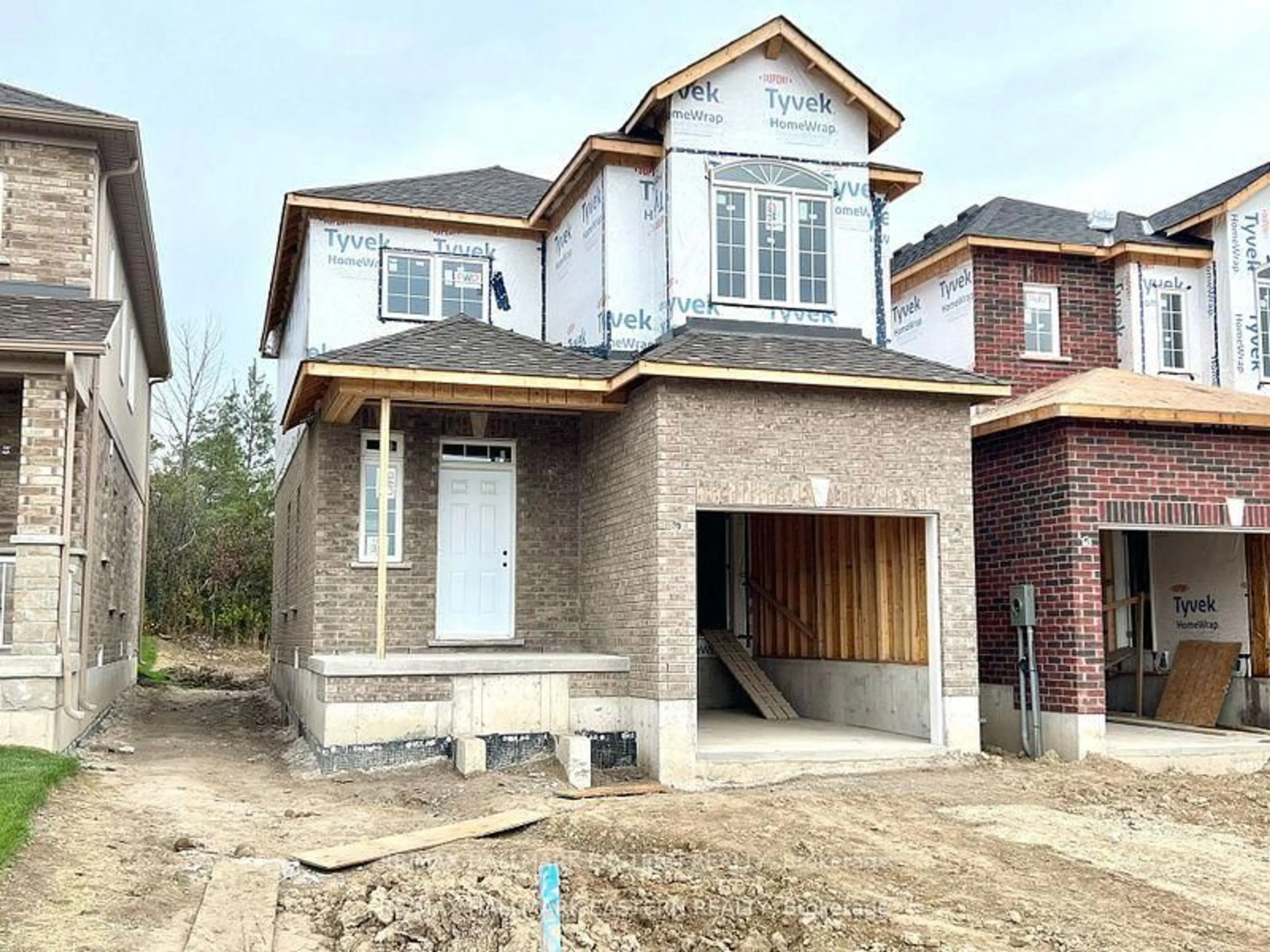 Home with brick exterior material, building for 32 Coldbrook Dr, Cavan Monaghan Ontario L0A 1G0