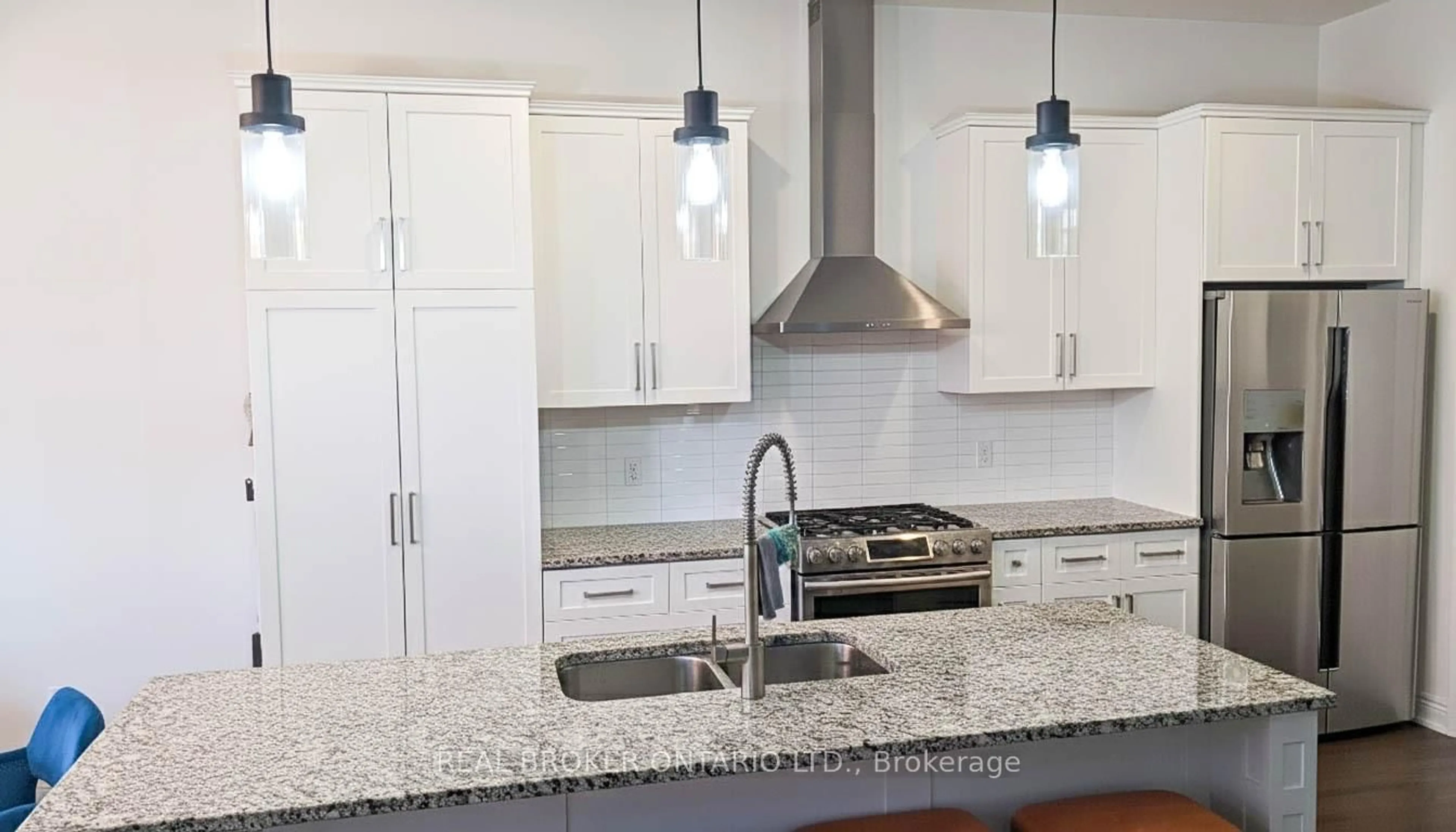 Open concept kitchen, ceramic/tile floor for 206 Carriage Way, Waterloo Ontario N2K 0C6