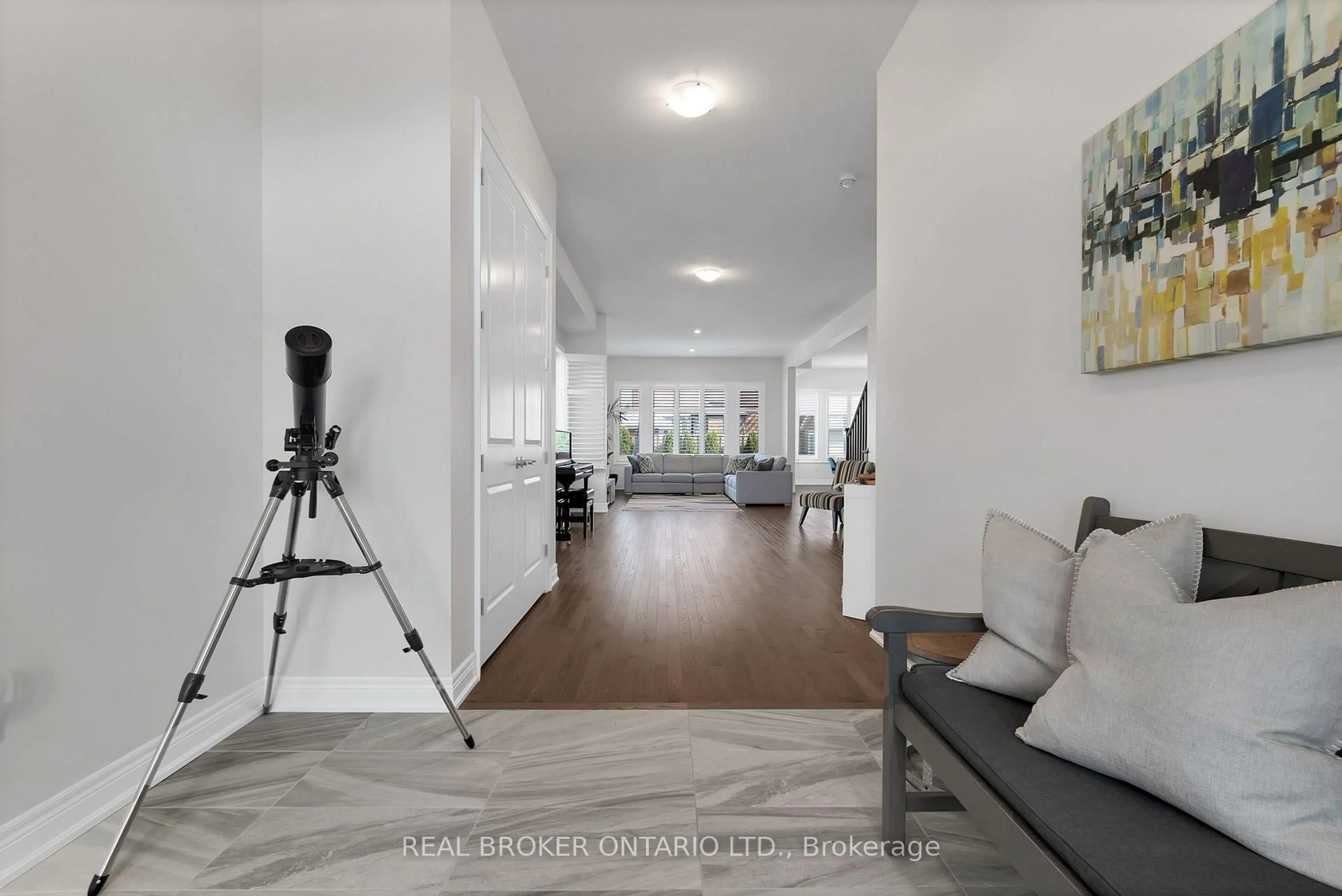 Indoor entryway for 206 Carriage Way, Waterloo Ontario N2K 0C6