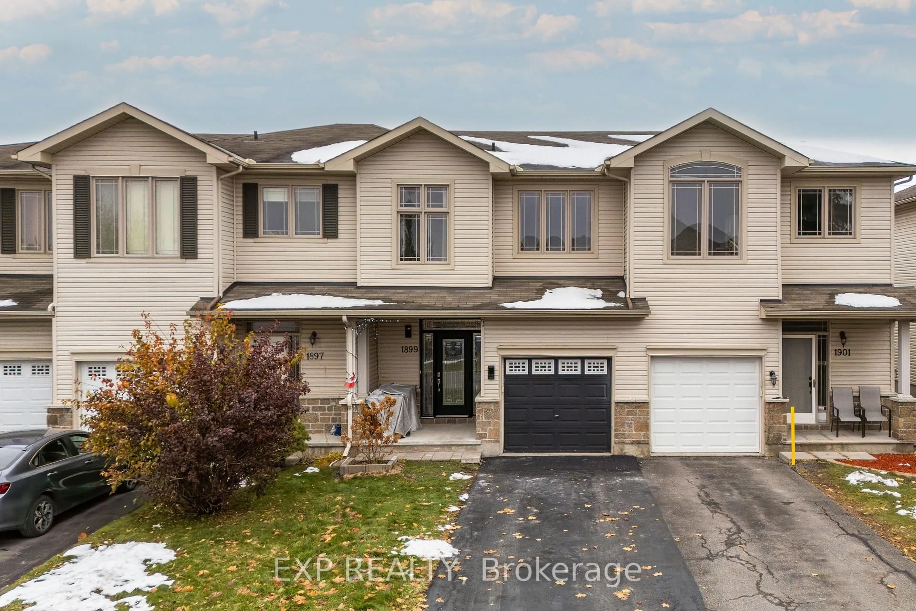 A pic from outside/outdoor area/front of a property/back of a property/a pic from drone, street for 1899 Arrowgrass Way, Orleans Ontario K4A 0E3