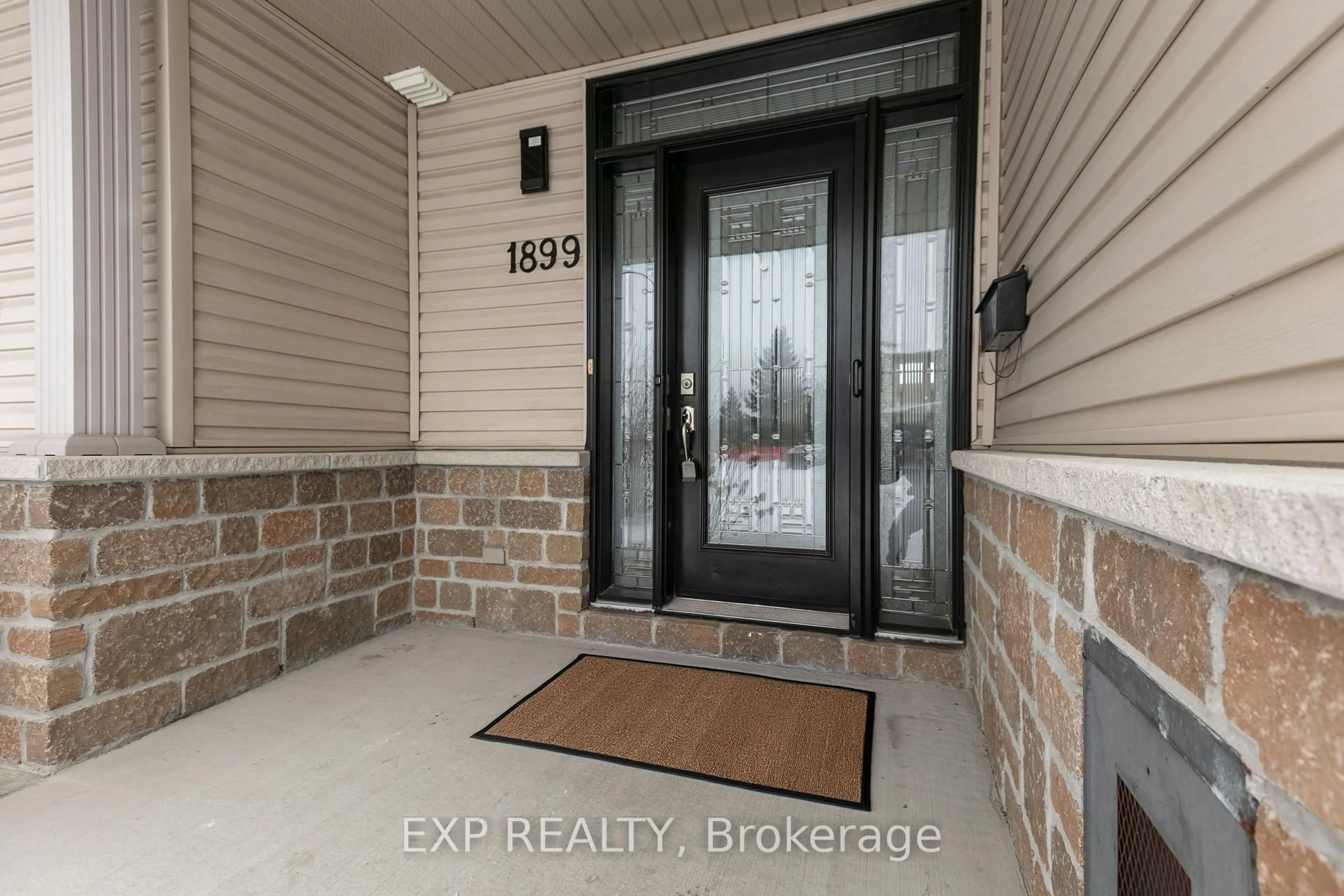 Indoor entryway for 1899 Arrowgrass Way, Orleans Ontario K4A 0E3