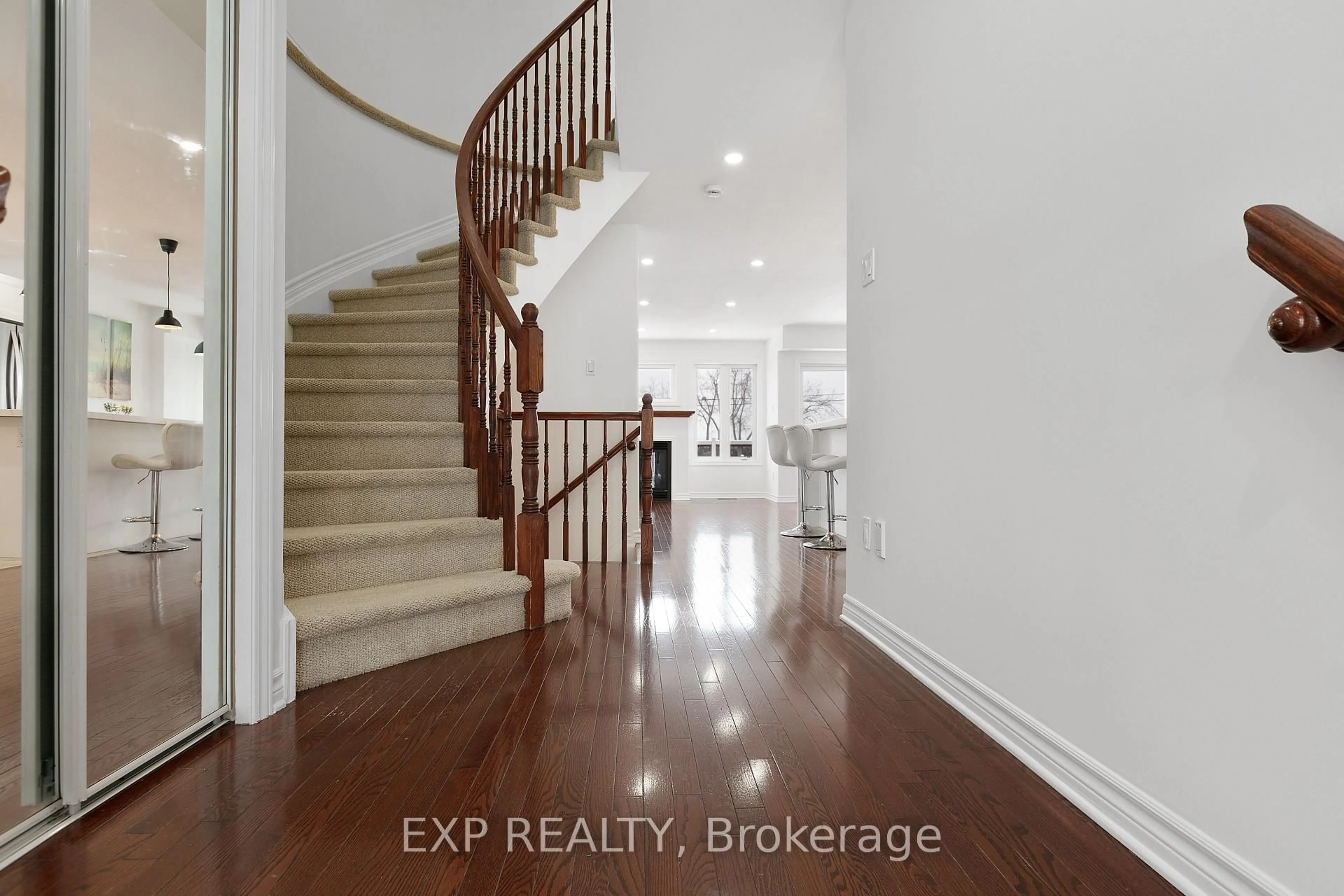 Indoor entryway for 1899 Arrowgrass Way, Orleans Ontario K4A 0E3