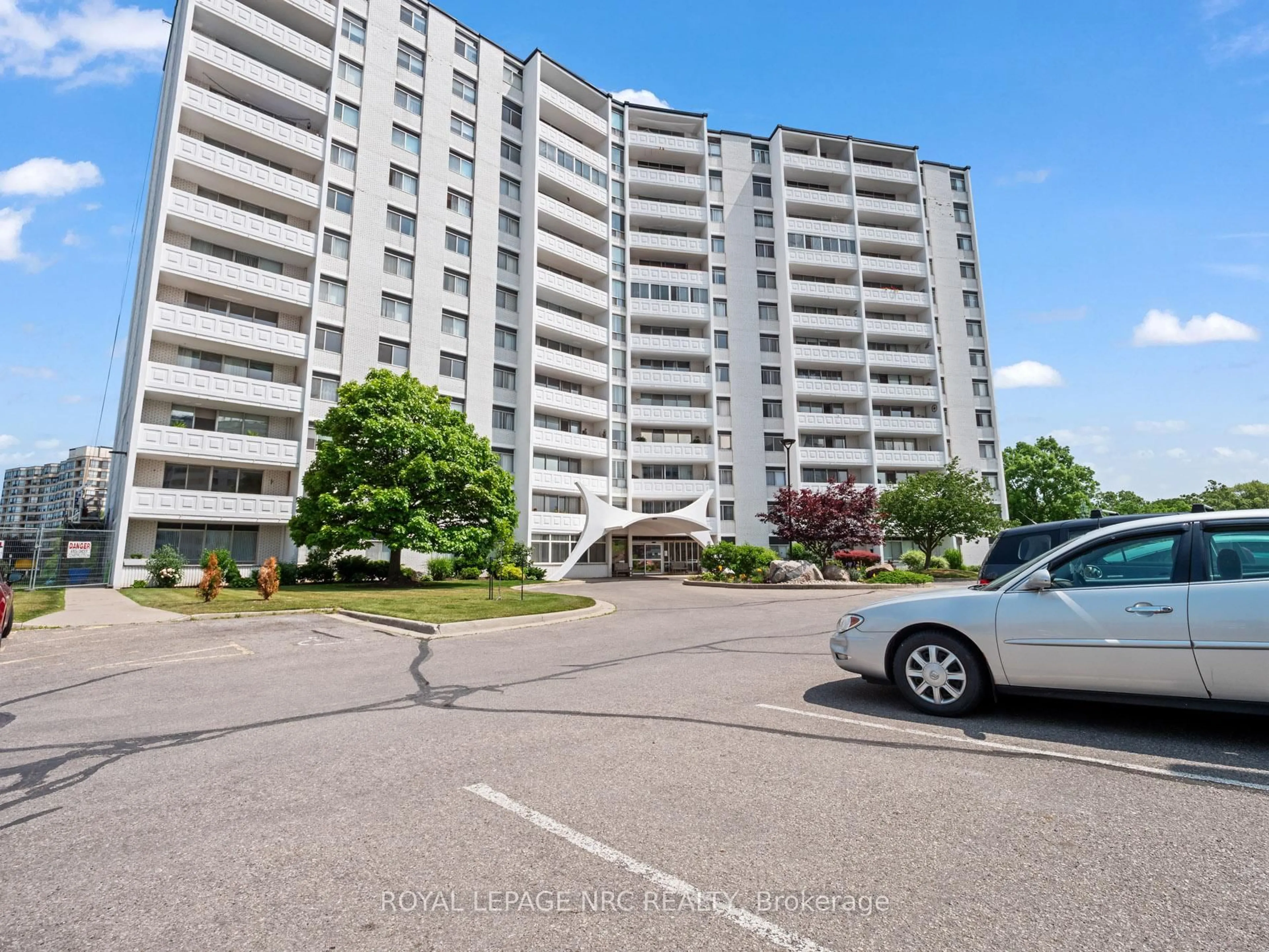 A pic from outside/outdoor area/front of a property/back of a property/a pic from drone, street for 15 Towering Heights Blvd #904, St. Catharines Ontario L2T 3G7