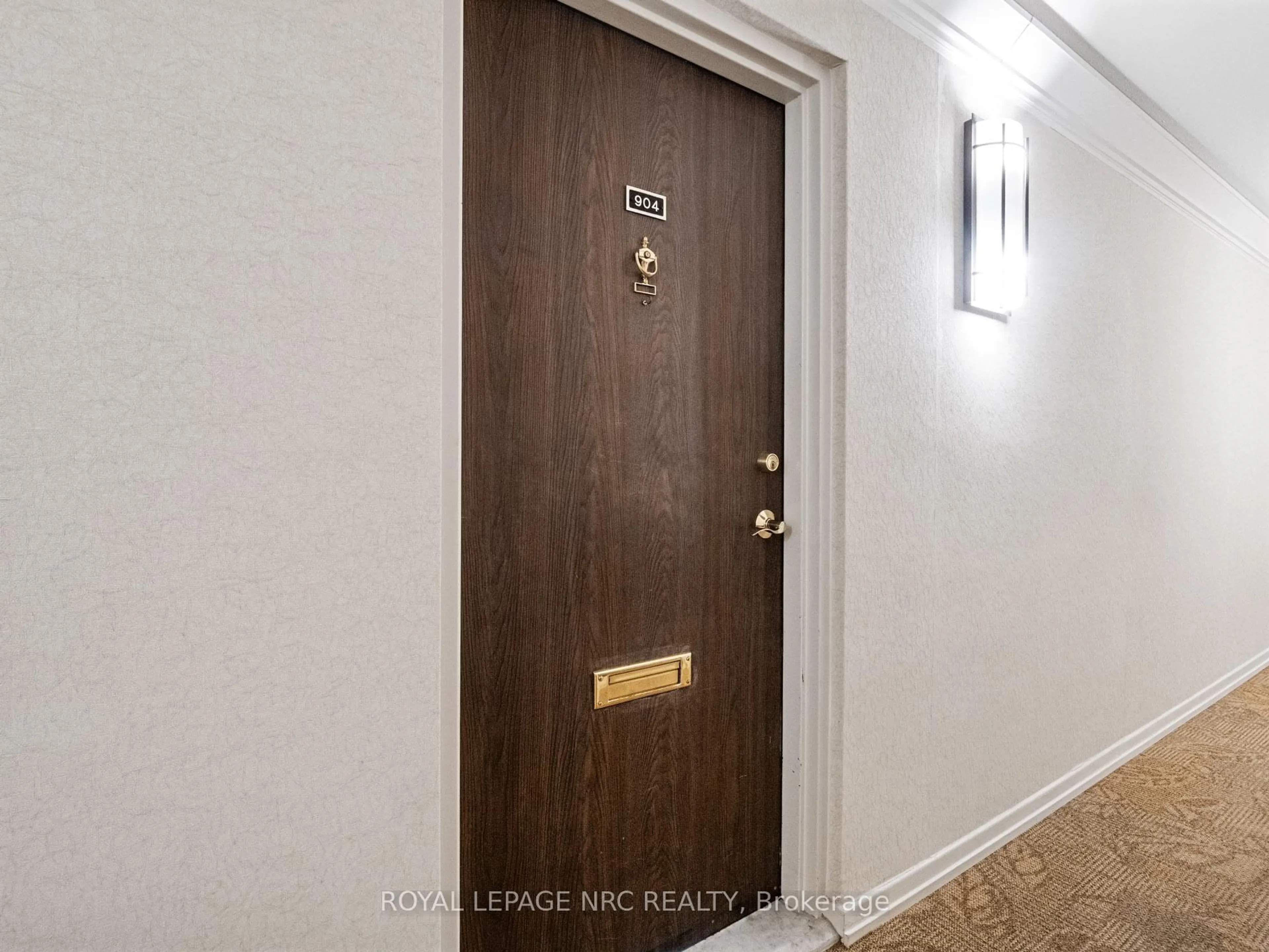 Indoor entryway for 15 Towering Heights Blvd #904, St. Catharines Ontario L2T 3G7