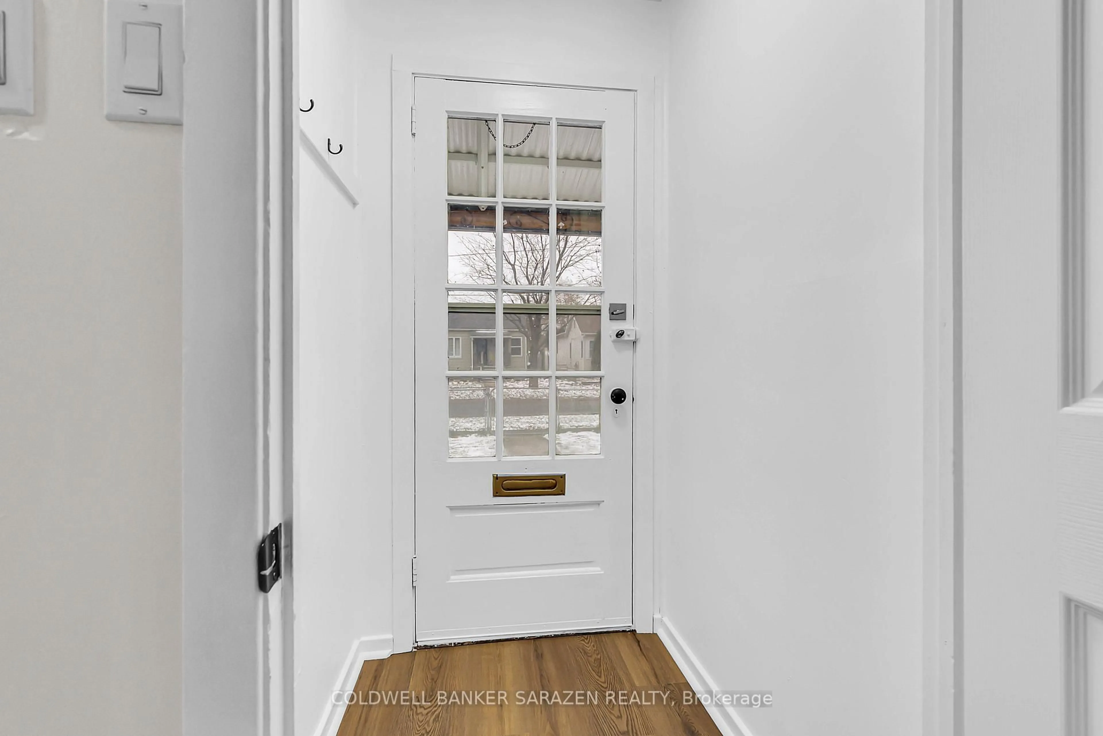 Indoor entryway for 1154 Dieppe St, Cornwall Ontario K6H 3K3