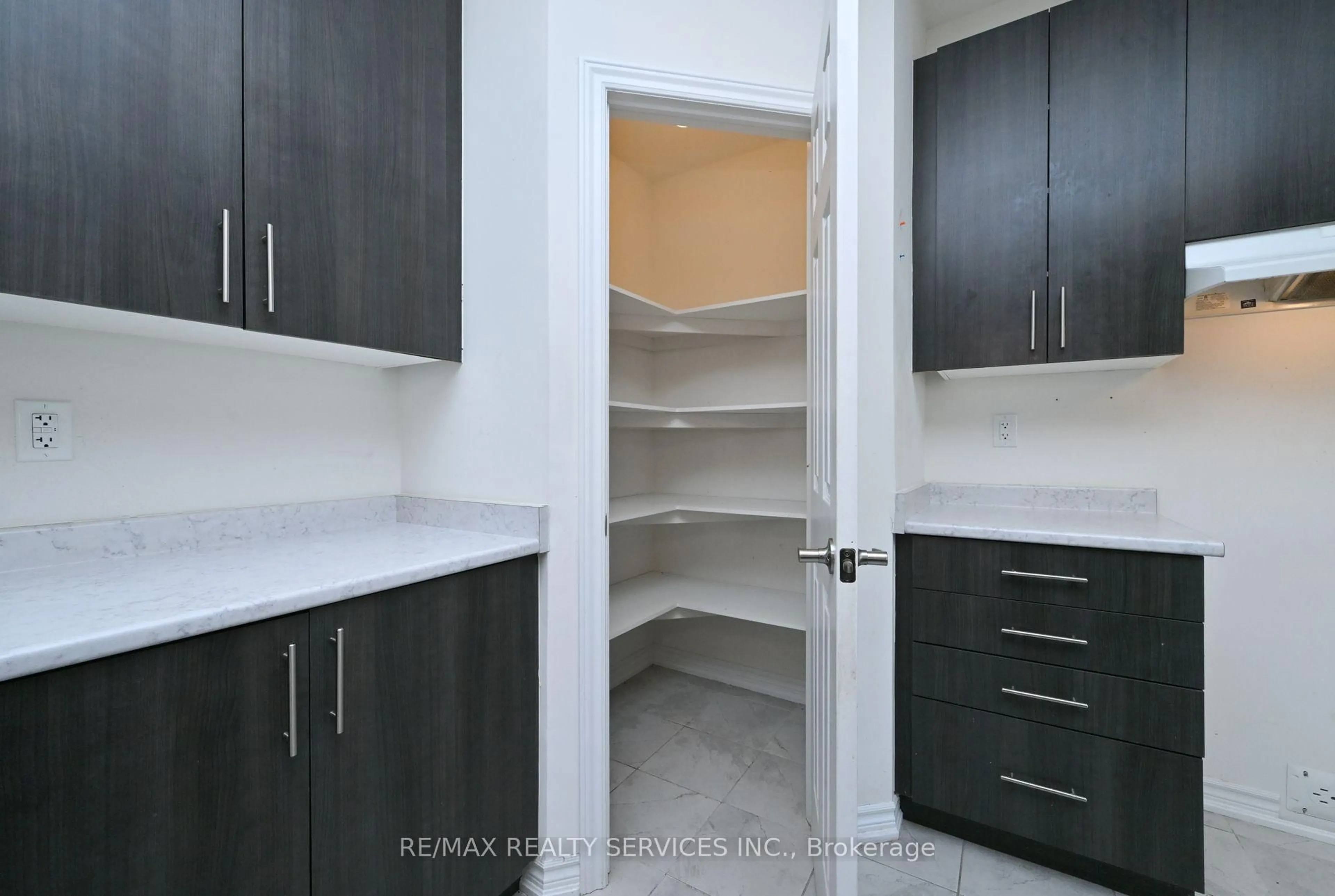 Unknown for 620 McMullen St, Shelburne Ontario L9V 3X5