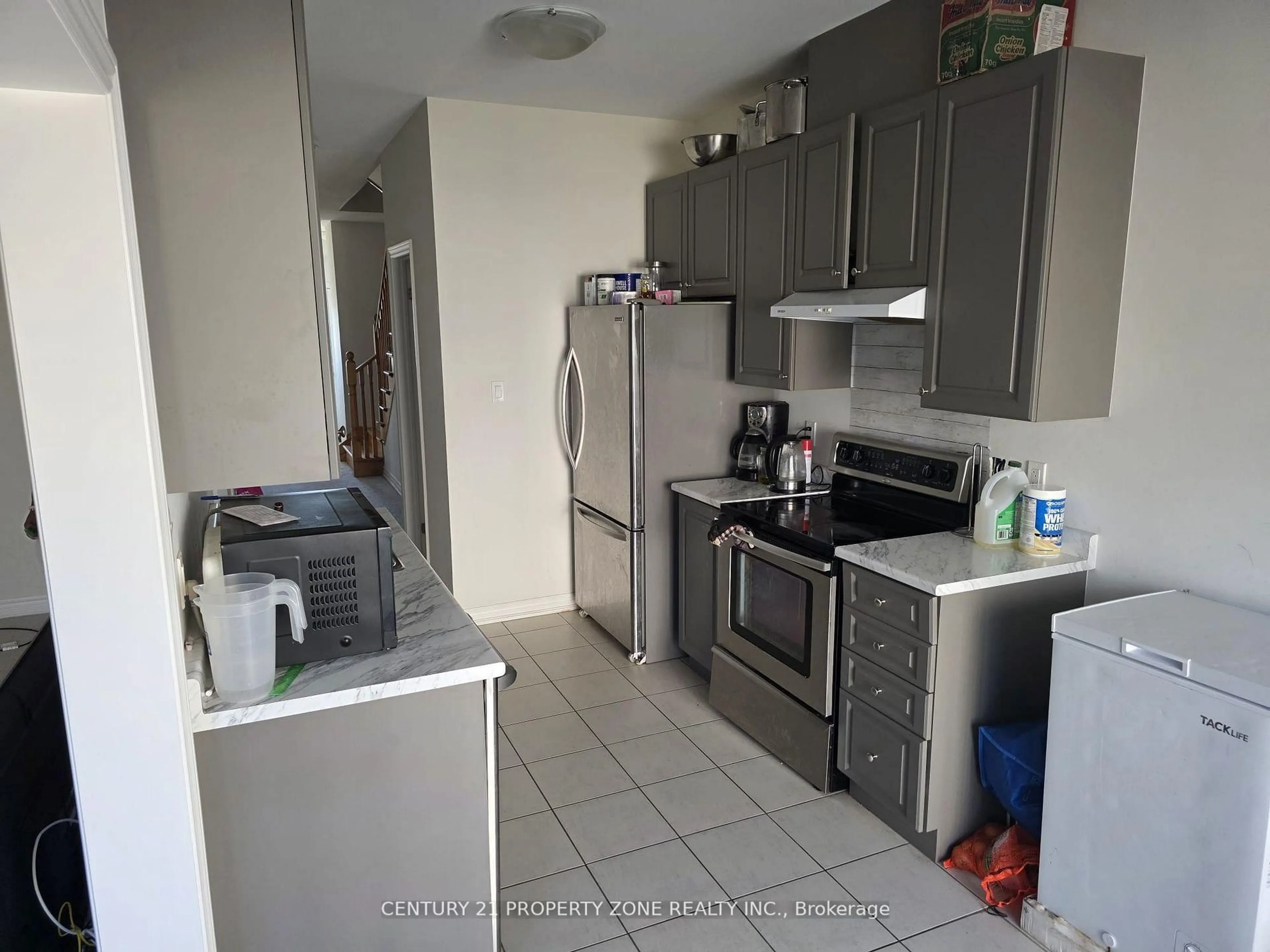 Standard kitchen, unknown for 36 Bruton St, Thorold Ontario L2V 0J6