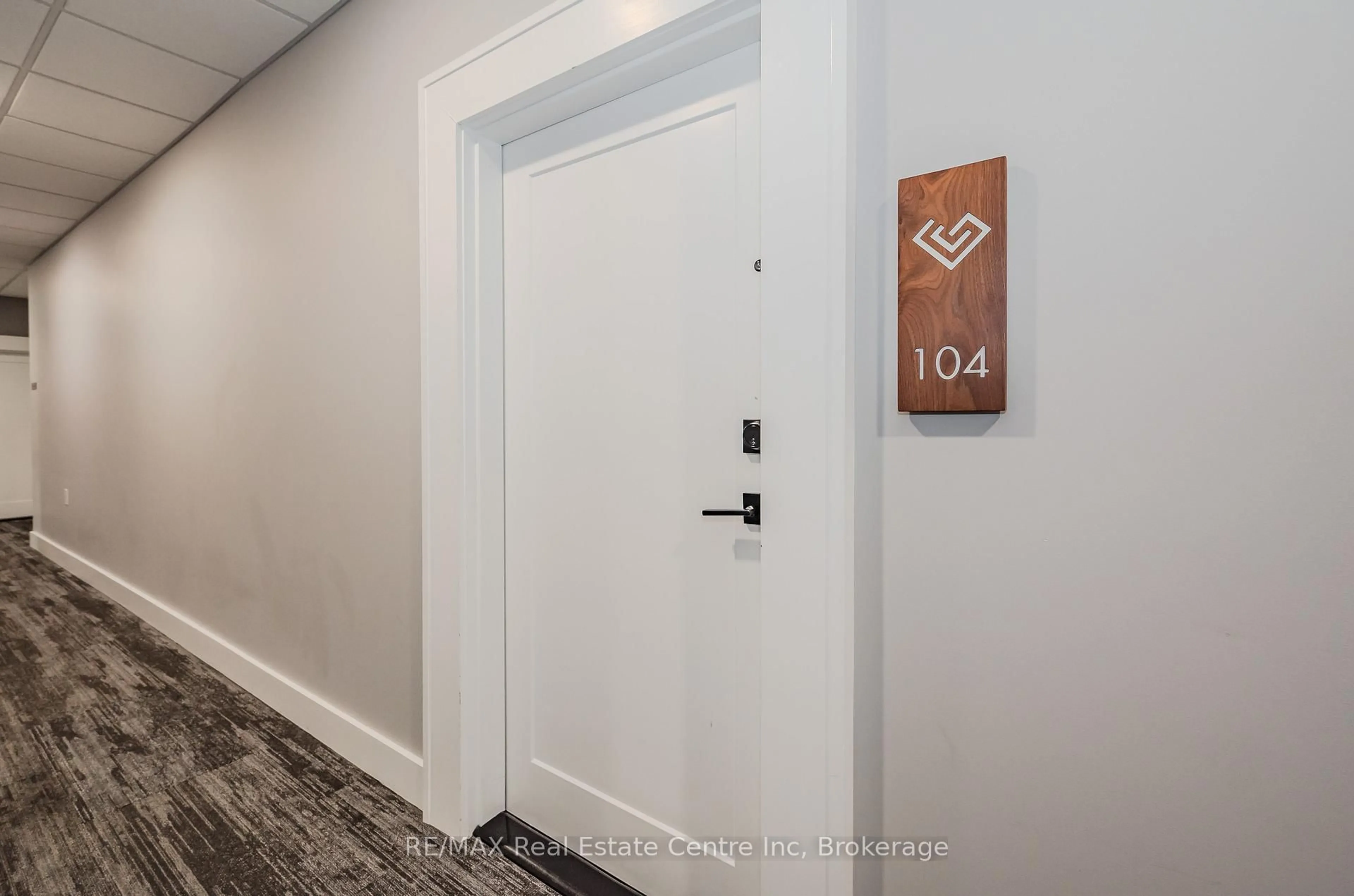 Indoor foyer for 1880 Gordon St #104, Guelph Ontario N1L 0P5