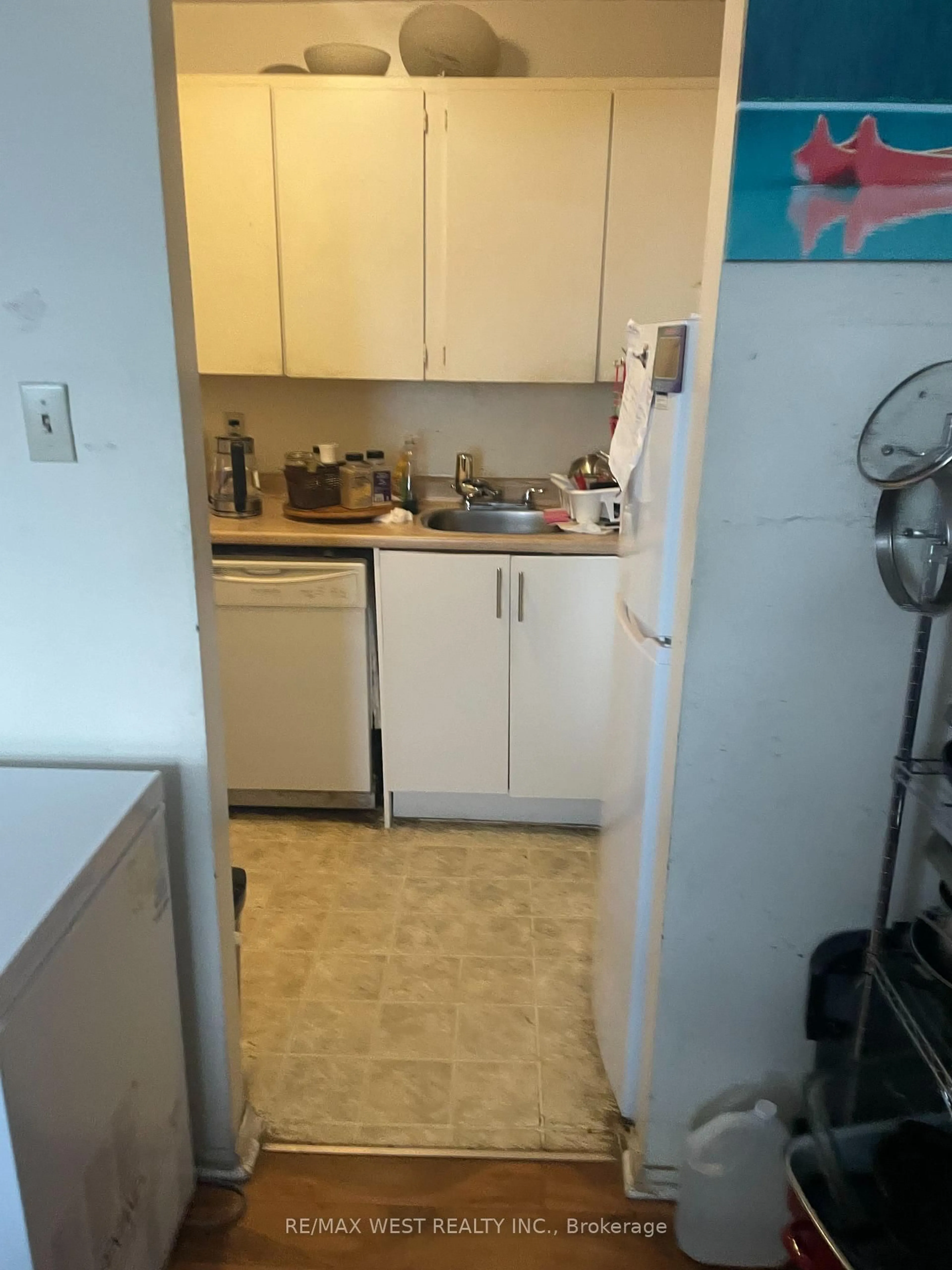 Standard kitchen, floor is not visible for 15 Albright Rd #506, Hamilton Ontario L8K 5J2