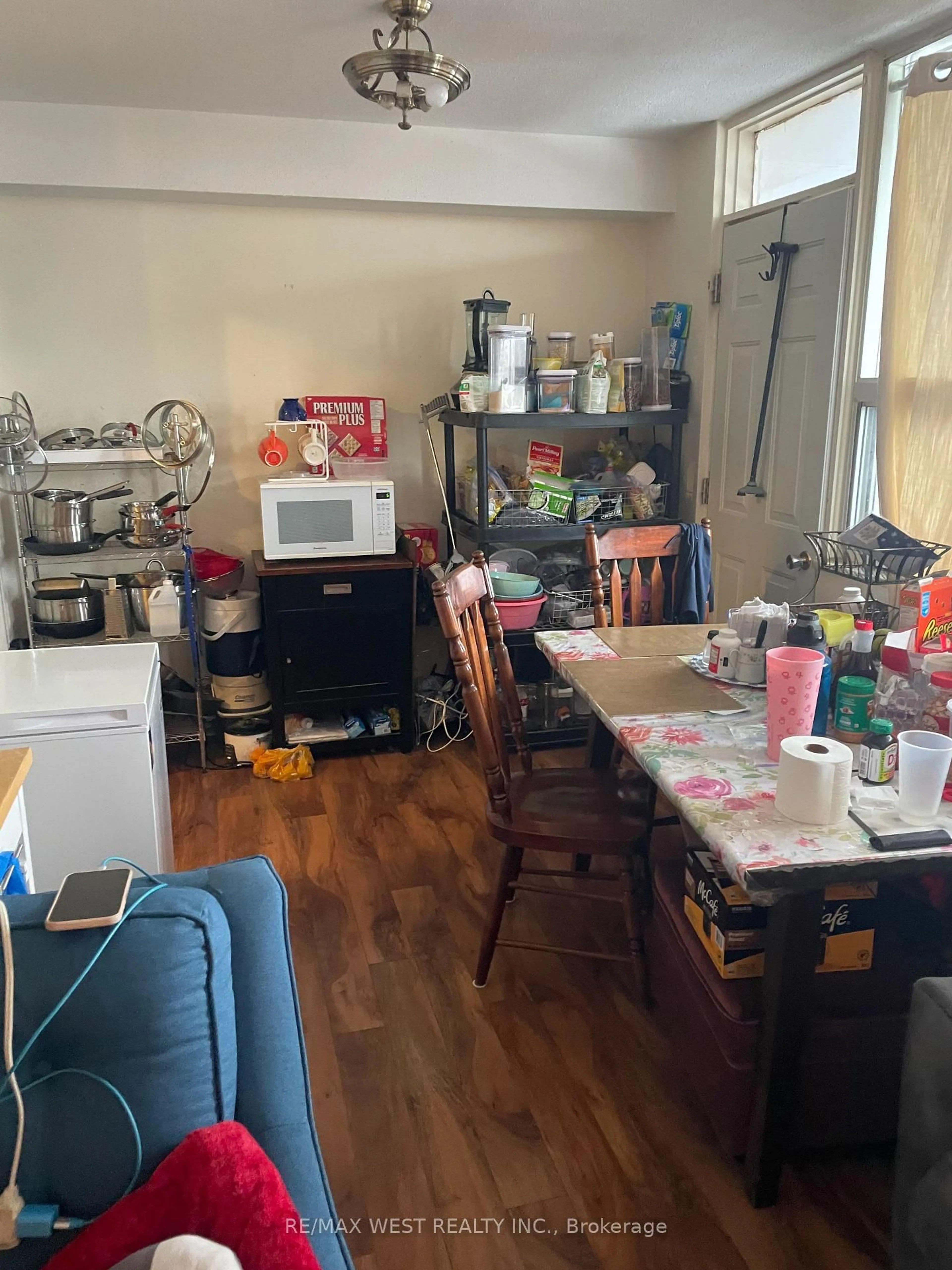 A pic of a room for 15 Albright Rd #506, Hamilton Ontario L8K 5J2