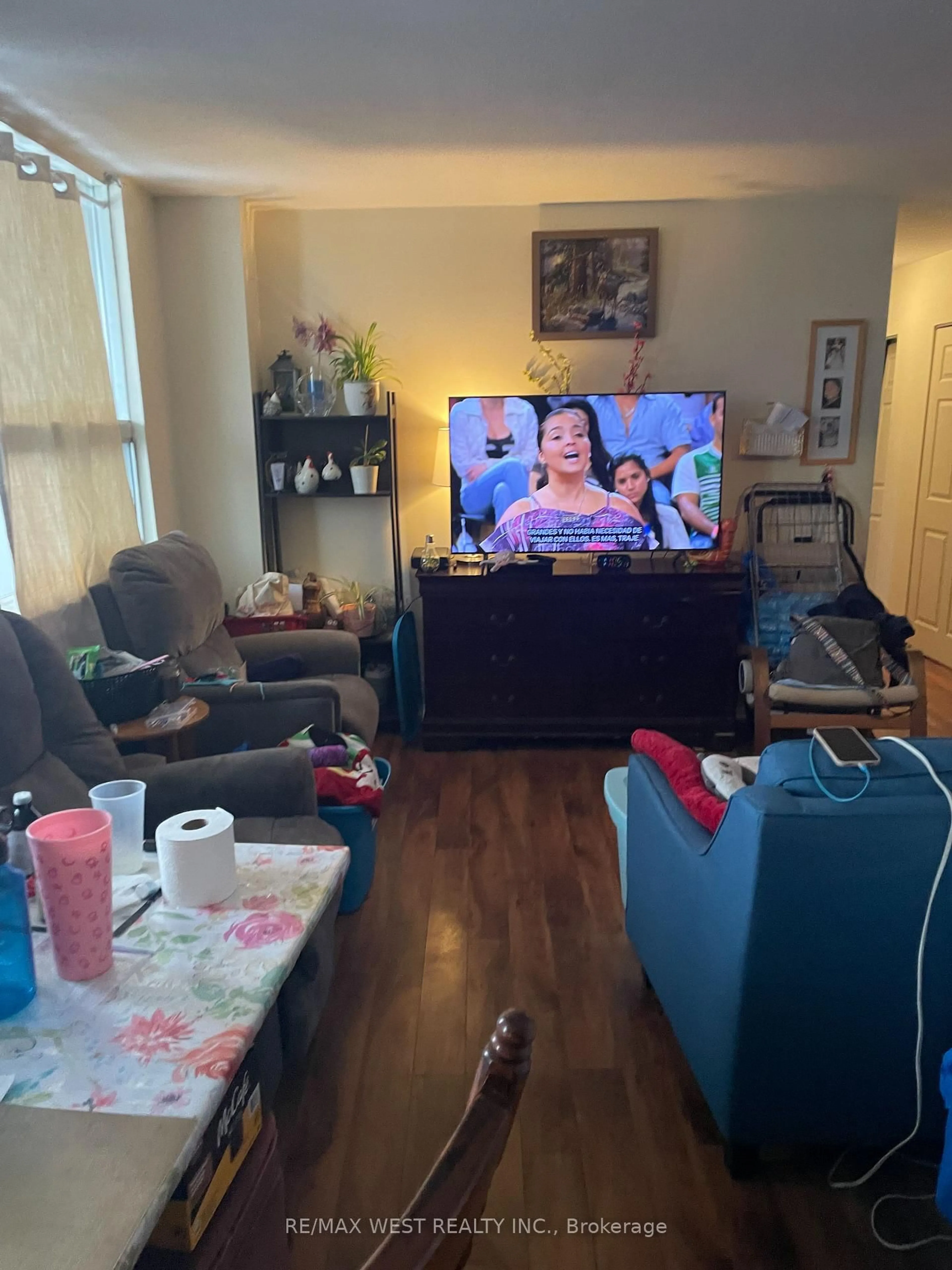 A pic of a room for 15 Albright Rd #506, Hamilton Ontario L8K 5J2