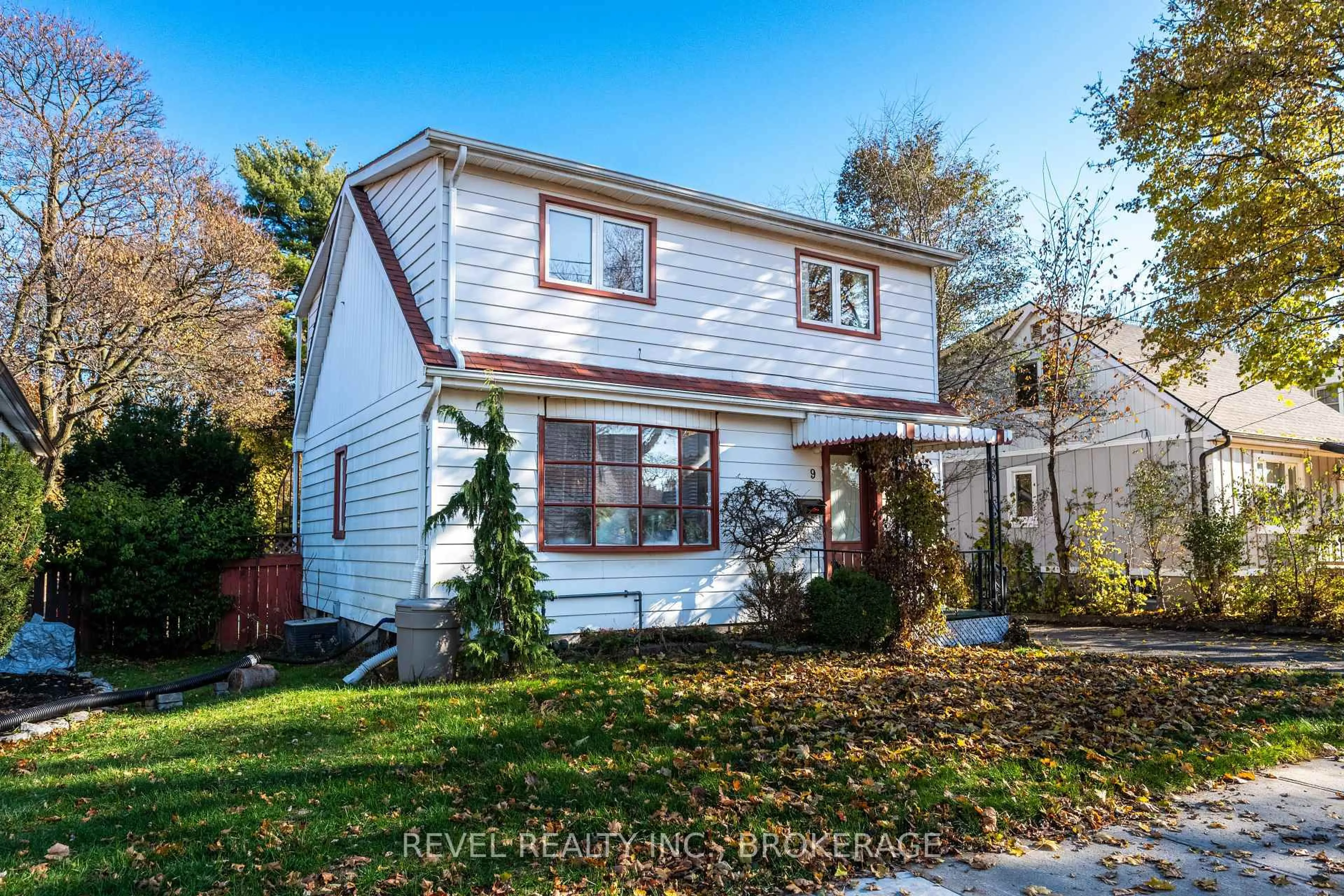 Home with vinyl exterior material, street for 9 Hillcrest Ave, Kingston Ontario K7K 4L7