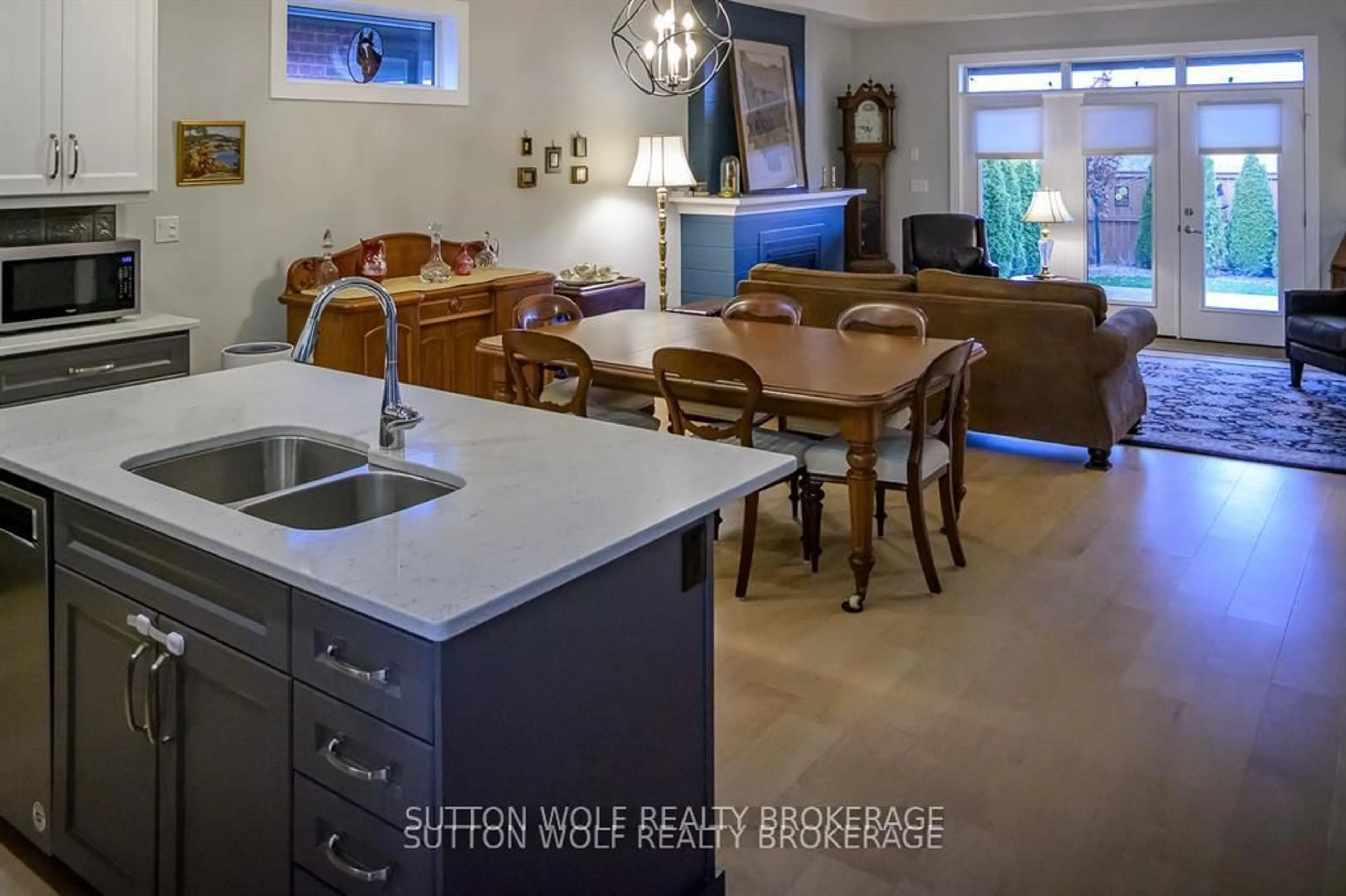 Open concept kitchen, unknown for 14 Elwood St, Strathroy-Caradoc Ontario N7G 0G5