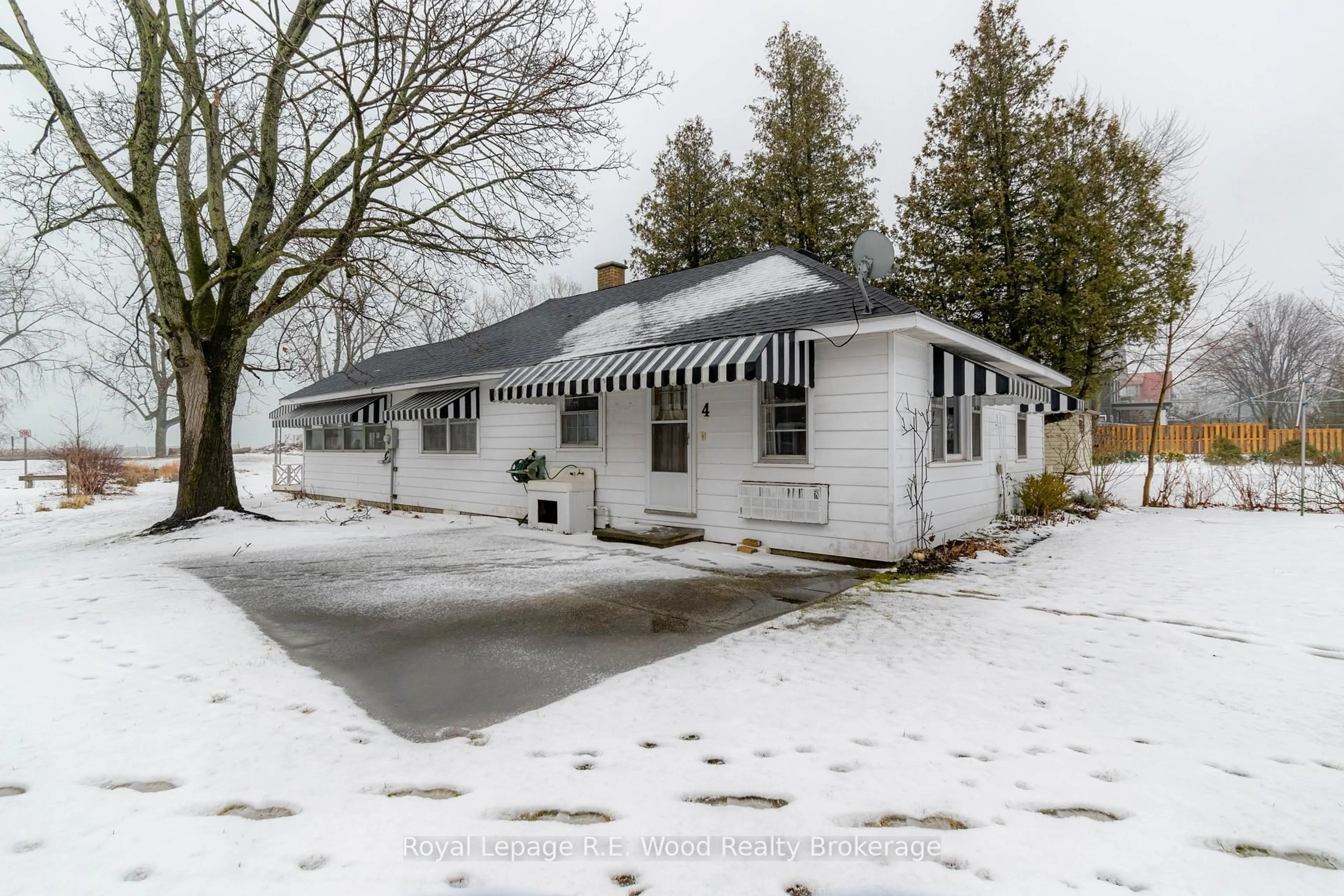 Unknown for 4 Jenny Wren Lane, Norfolk Ontario N0E 1T0