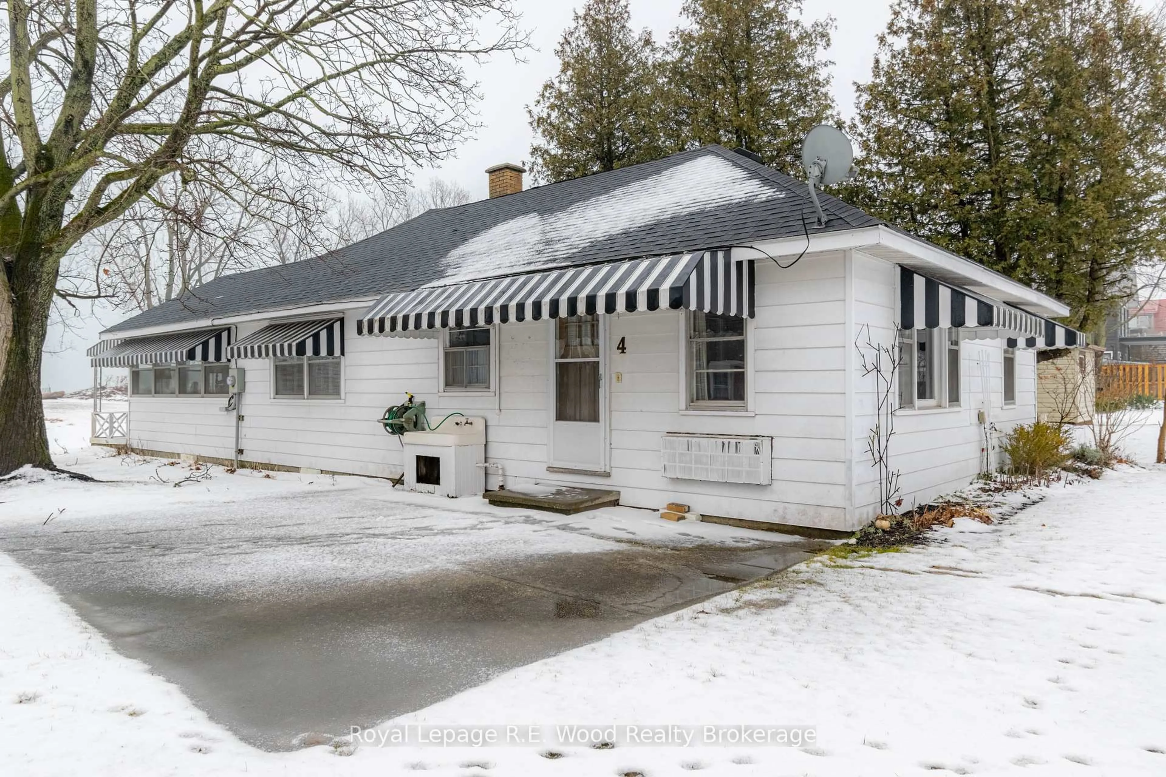 Unknown for 4 Jenny Wren Lane, Norfolk Ontario N0E 1T0