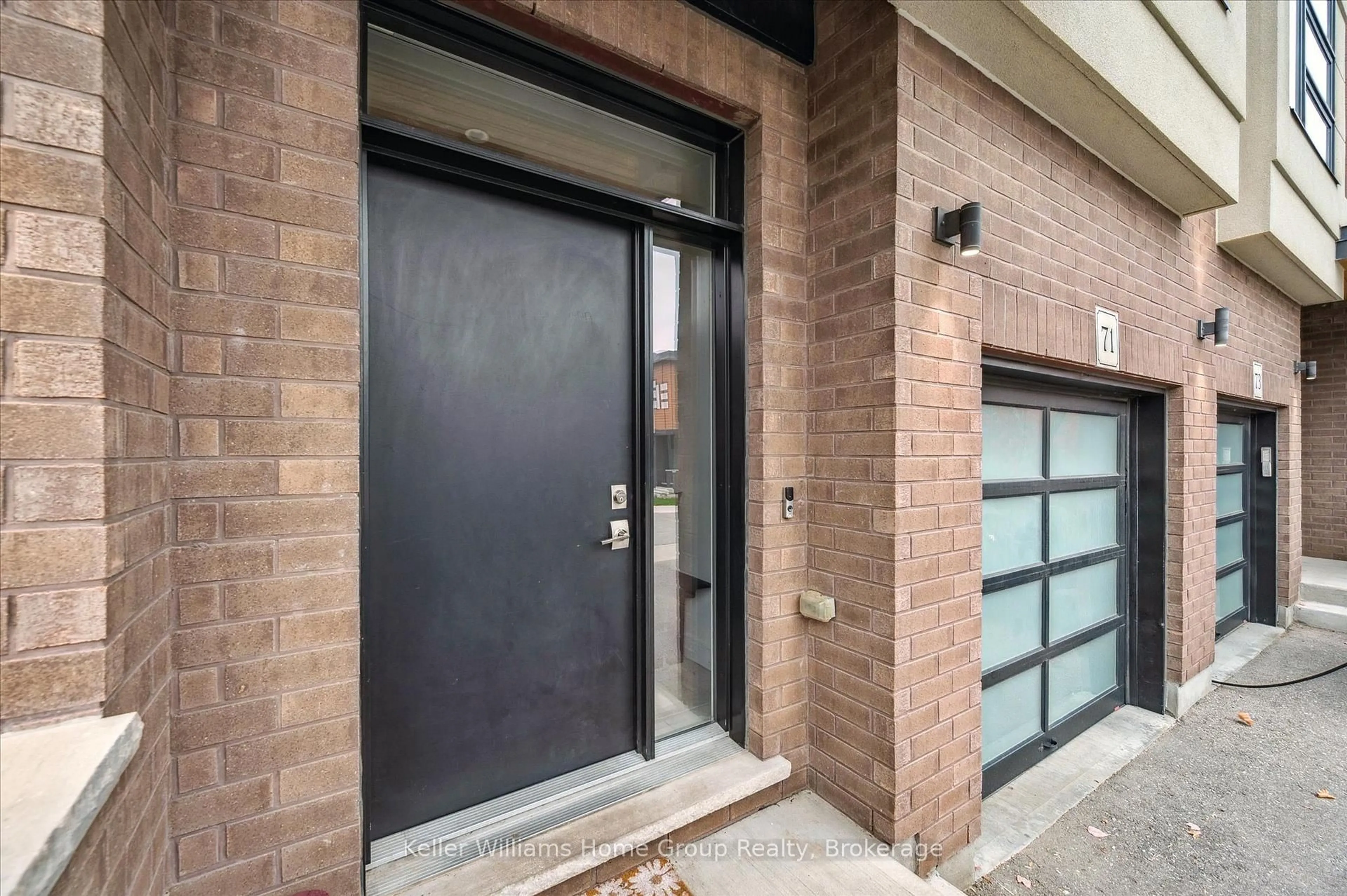 Indoor entryway for 60 Arkell Rd #71, Guelph Ontario N1L 0N8