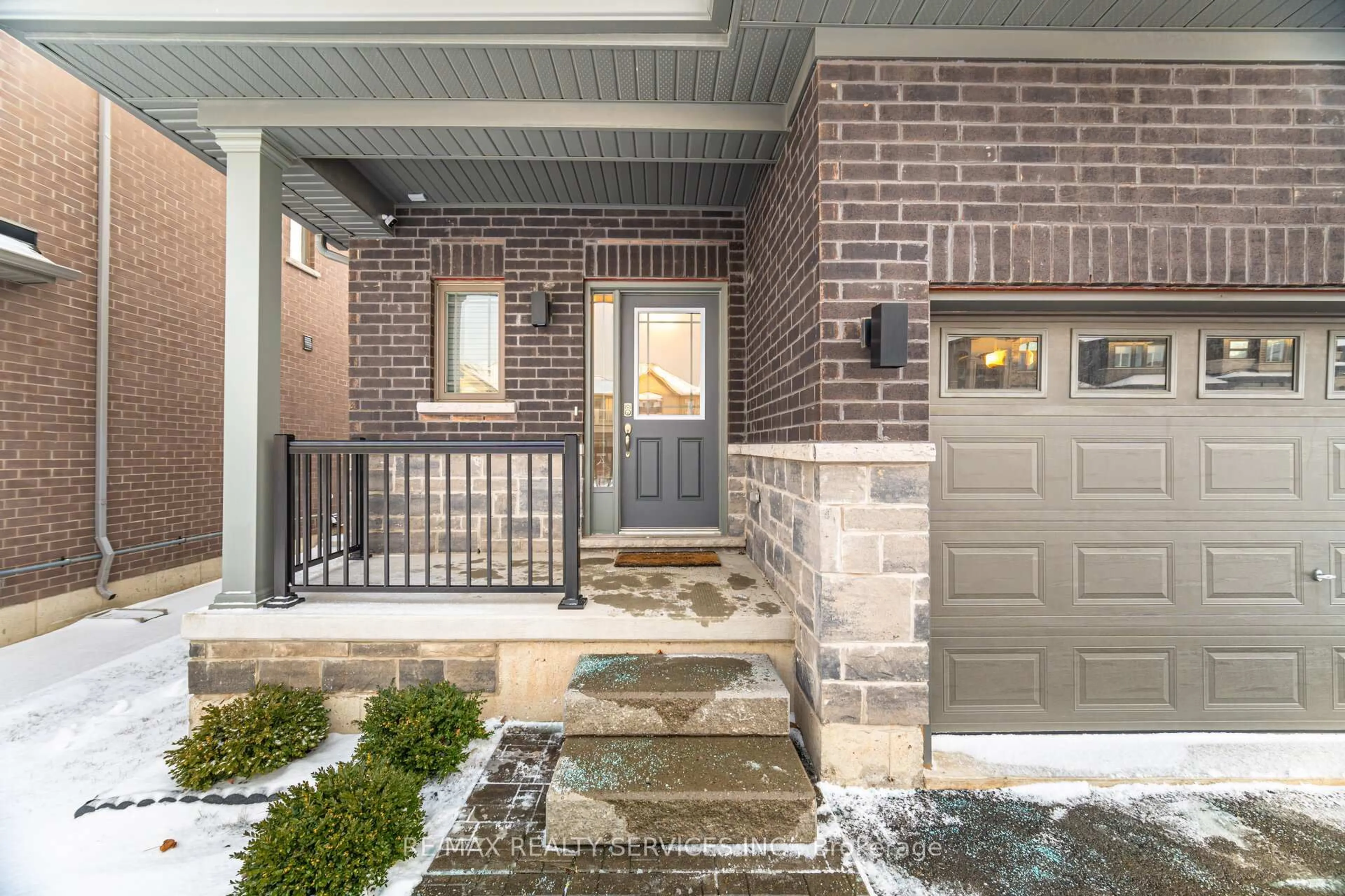 Indoor entryway for 4062 Thomas St, Lincoln Ontario L3J 0S5