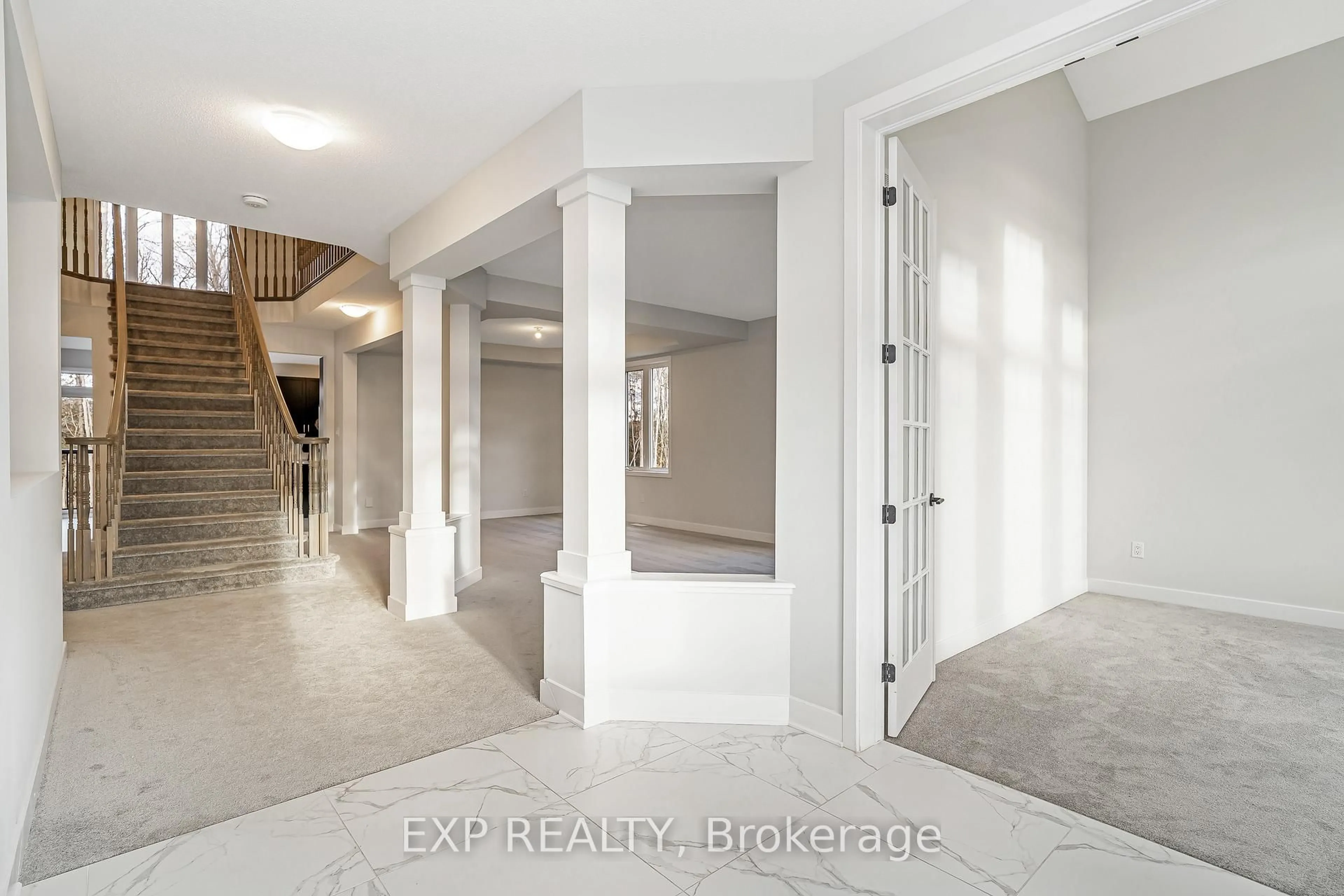Indoor entryway for 256 Antler Crt, Almonte Ontario K0A 1A0