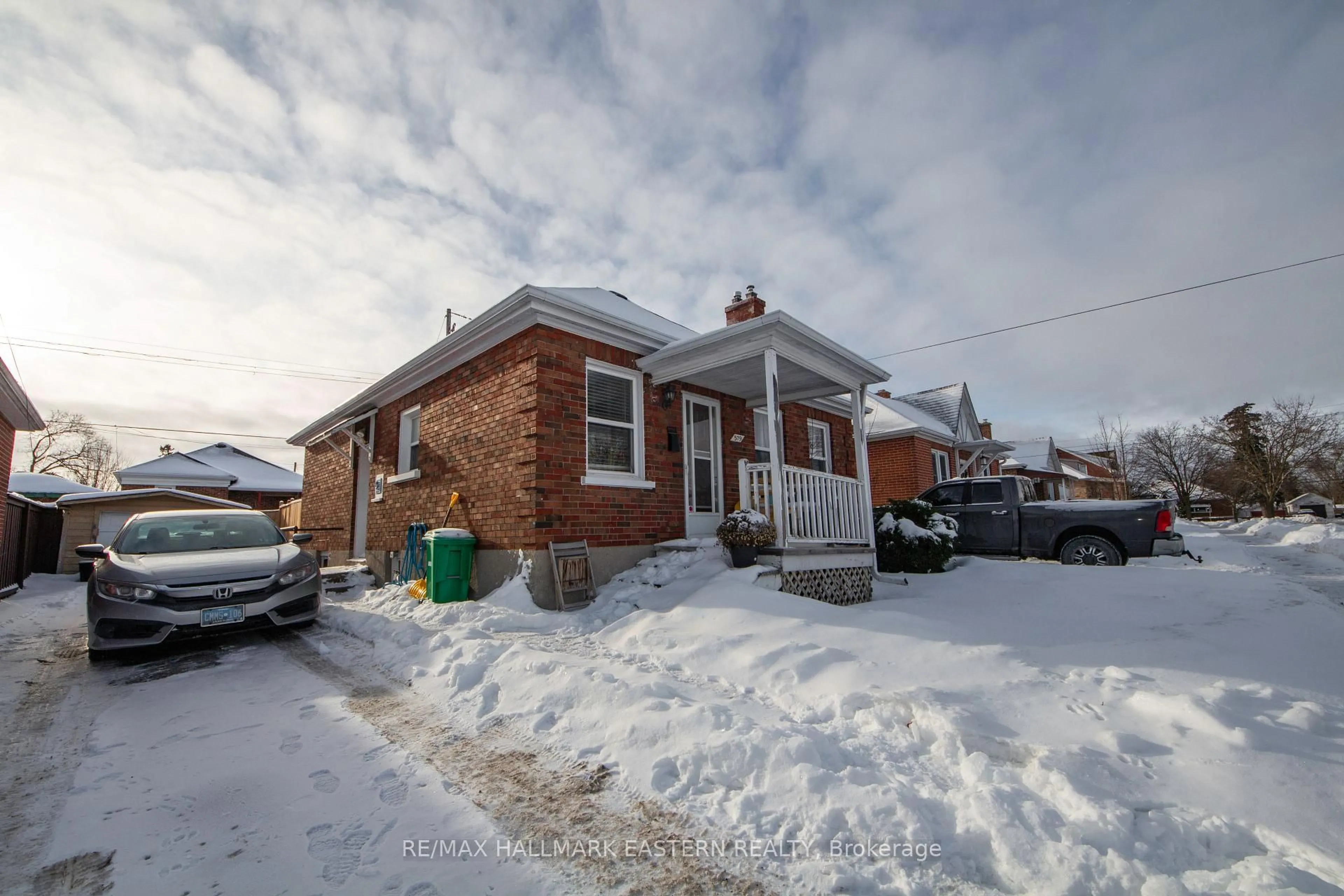 A pic from outside/outdoor area/front of a property/back of a property/a pic from drone, street for 579 McCannan Ave, Peterborough Ontario K9J 4J7