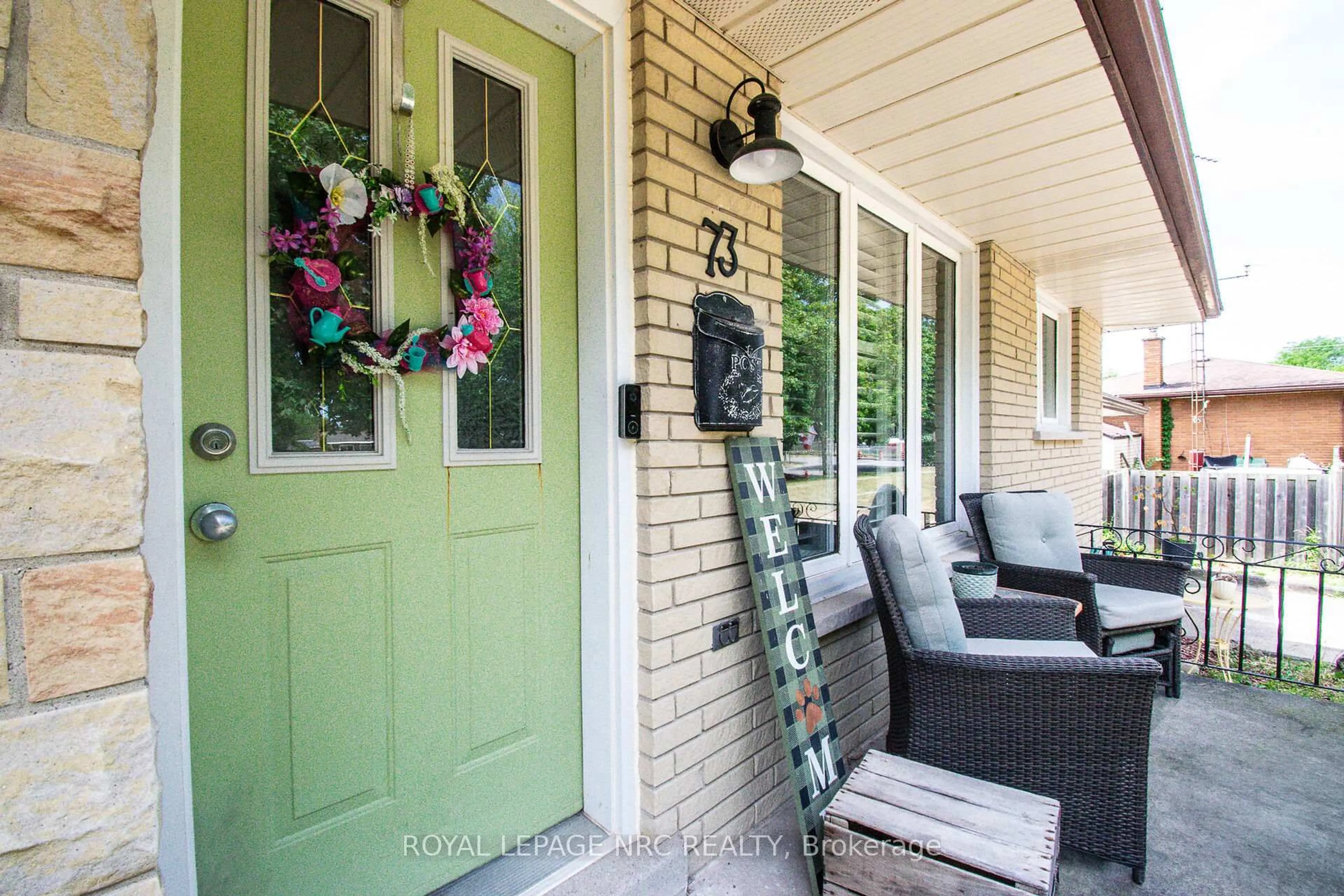 Indoor entryway for 73 Lockview Cres, St. Catharines Ontario L2M 2T6