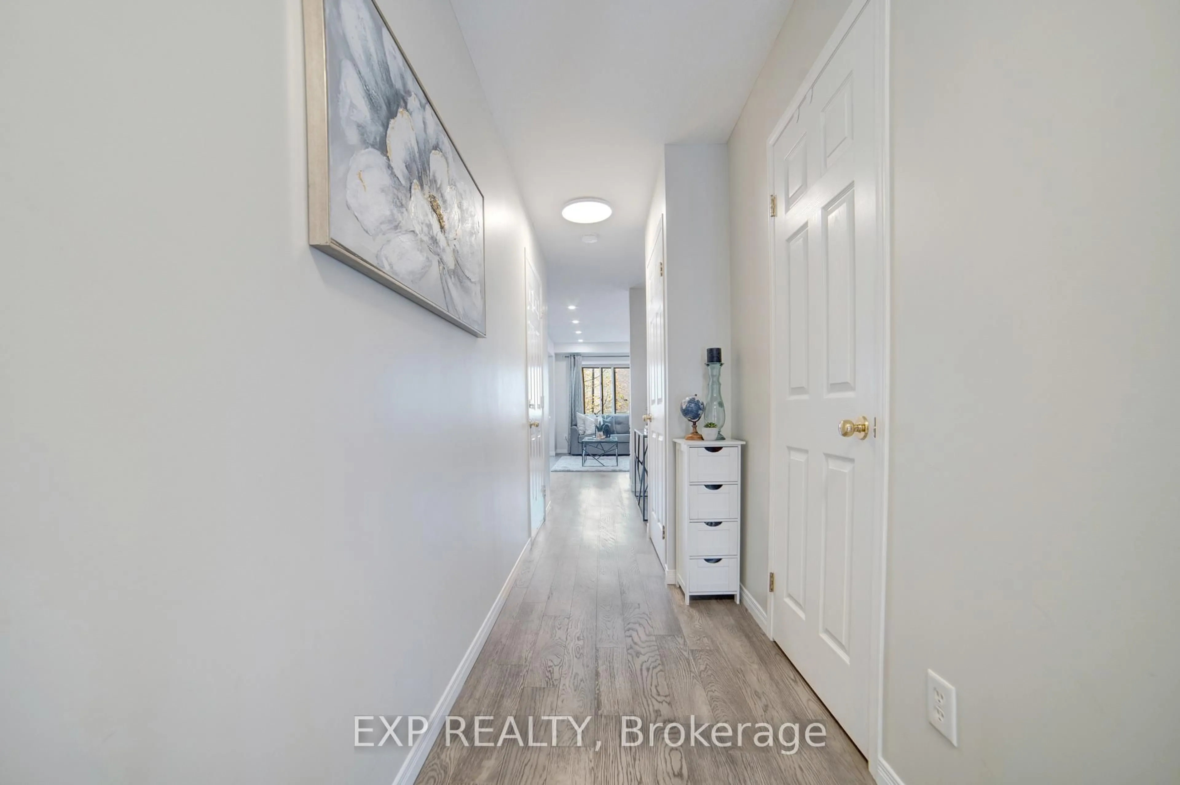 Indoor entryway for 30 Bryan Crt #26, Kitchener Ontario N2A 4J5