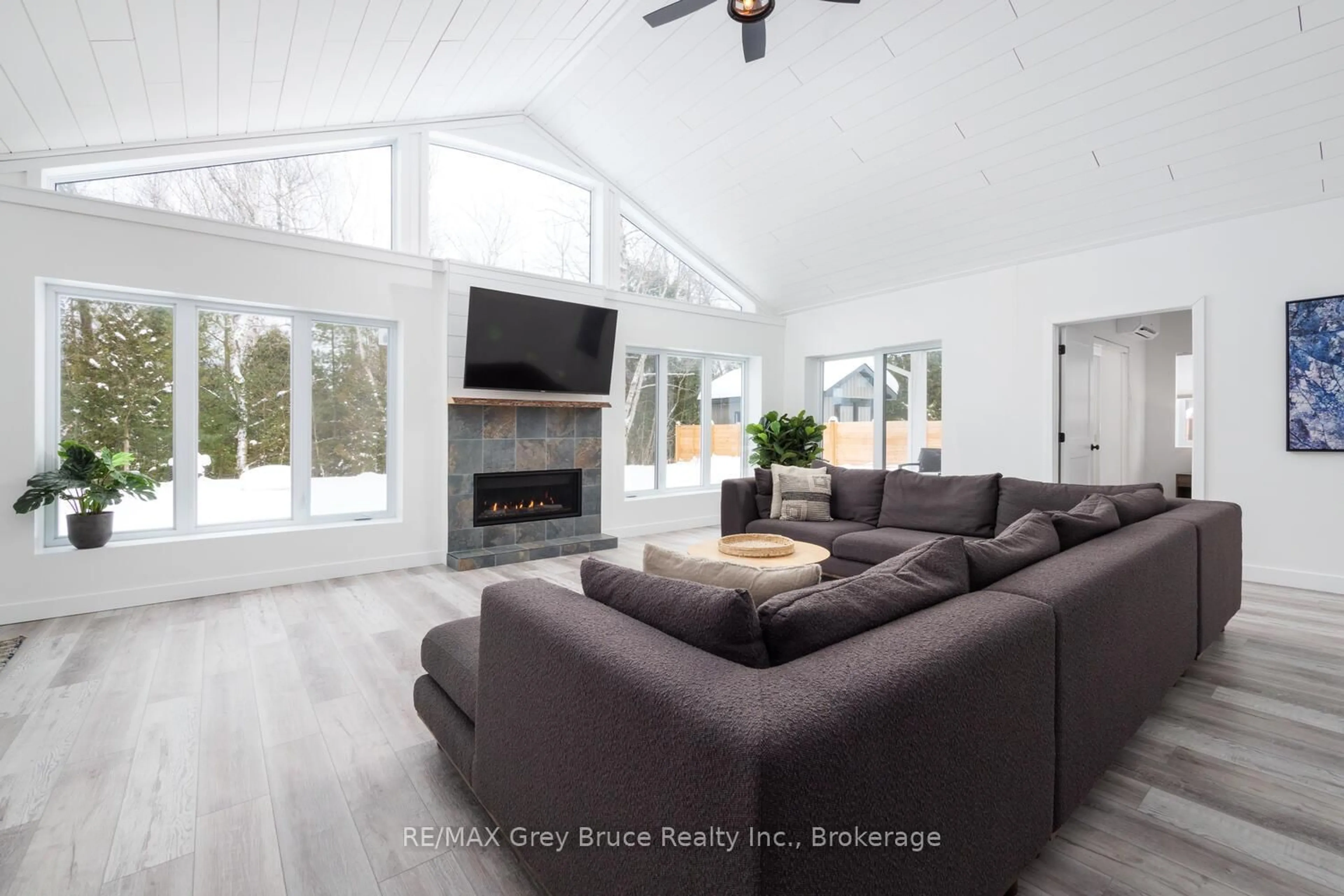 Living room with furniture, unknown for 32 Southampton Pkwy, South Bruce Peninsula Ontario N0H 2G0