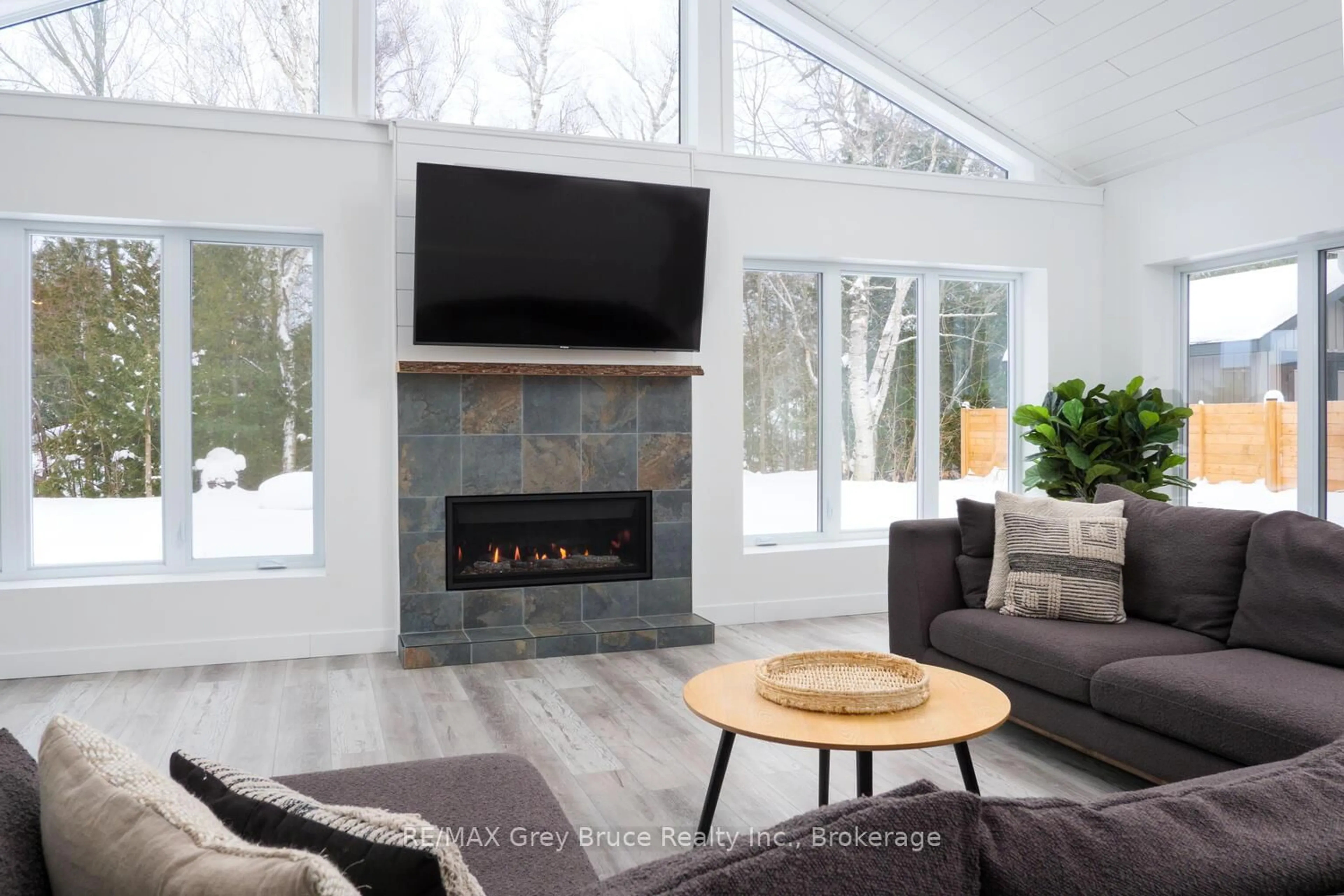 Living room with furniture, unknown for 32 Southampton Pkwy, South Bruce Peninsula Ontario N0H 2G0