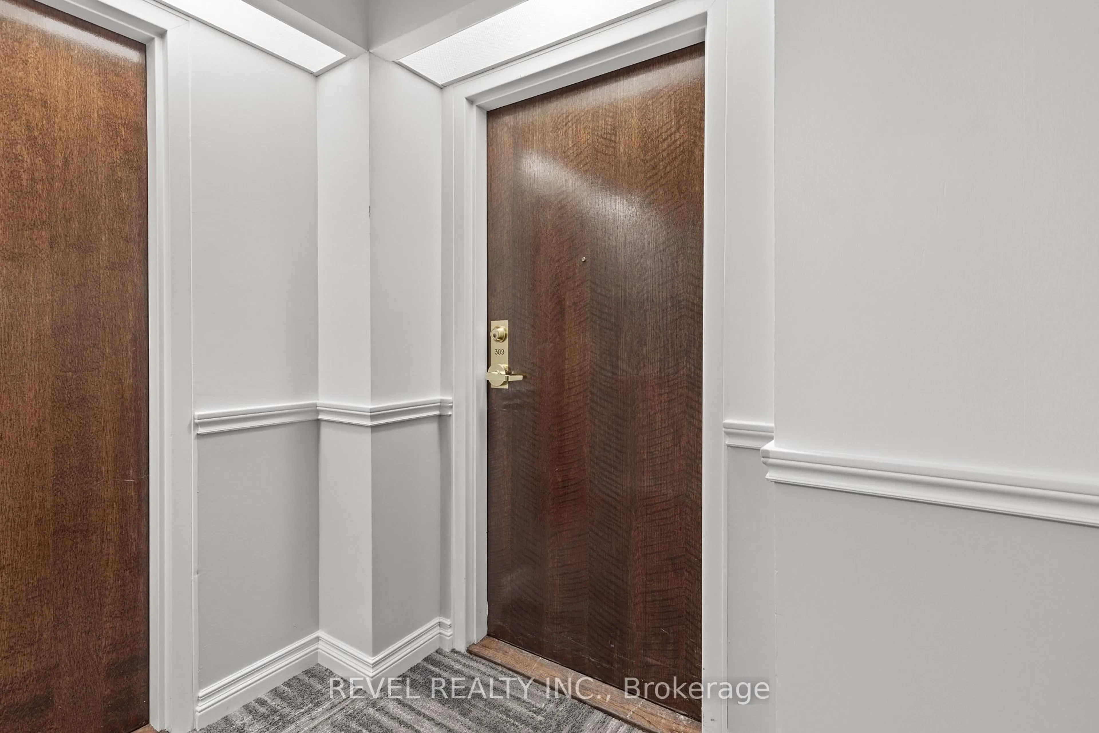 Indoor entryway for 4 Heritage Way #309, Kawartha Lakes Ontario K9V 5Z2