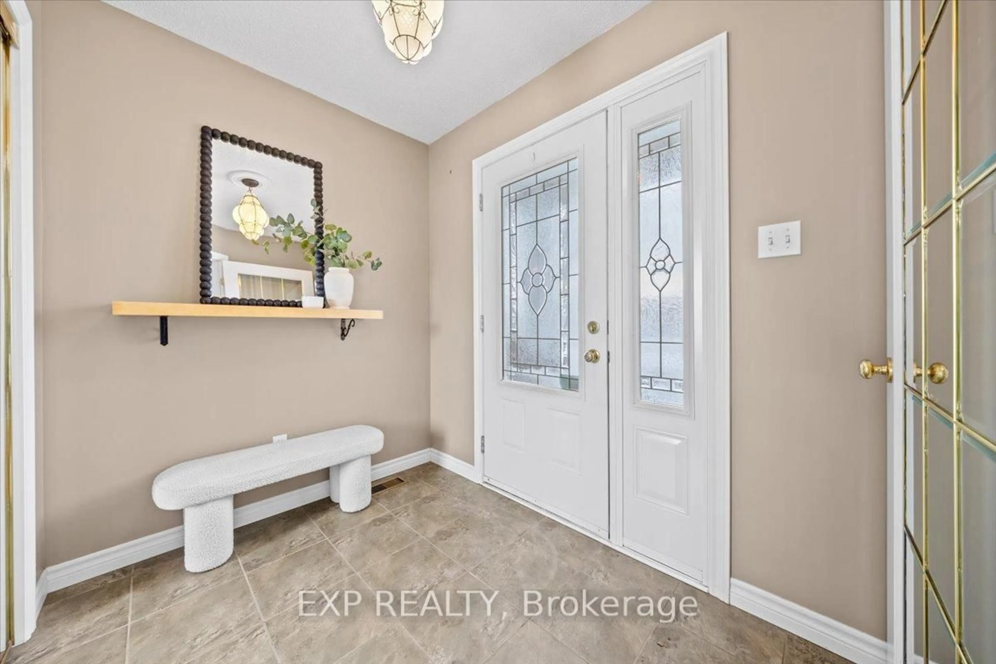 Indoor entryway for 726 Des Pommiers St, Casselman Ontario K0A 1M0