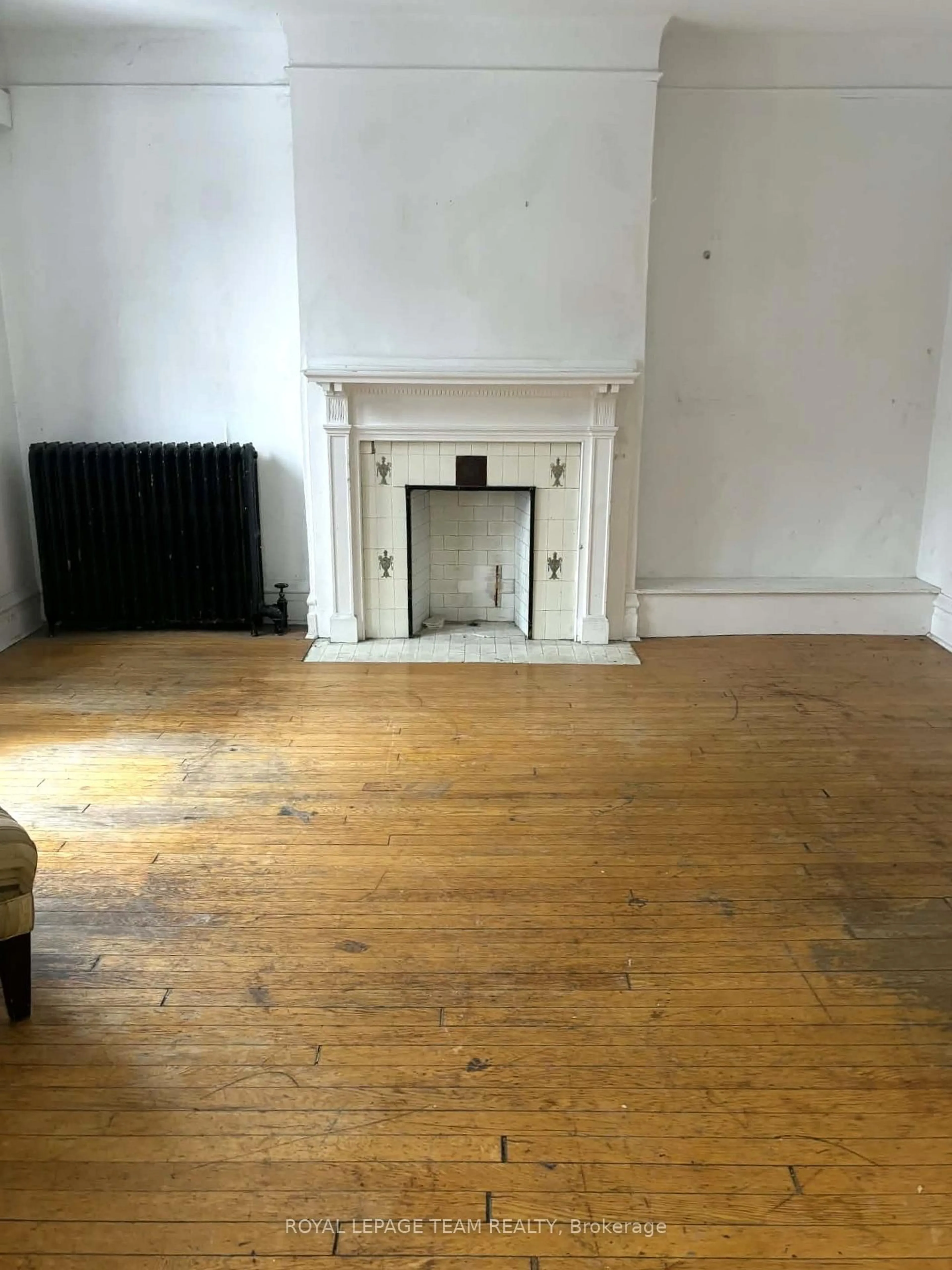 A pic of a room for 169 Holmwood Ave, Ottawa Ontario K1S 2P3