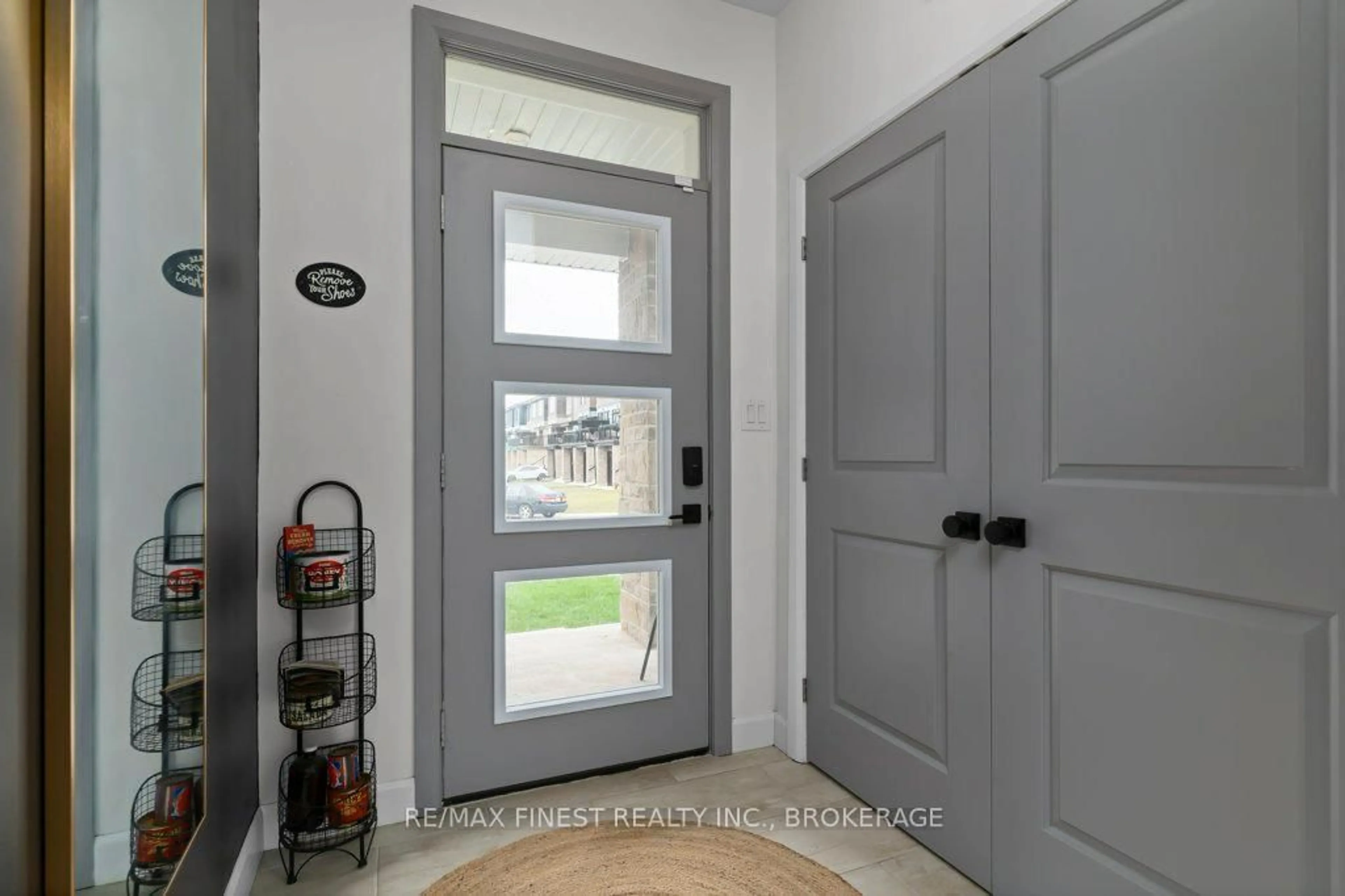 Indoor entryway for 313 Pratt Dr, Loyalist Ontario K7N 0E8