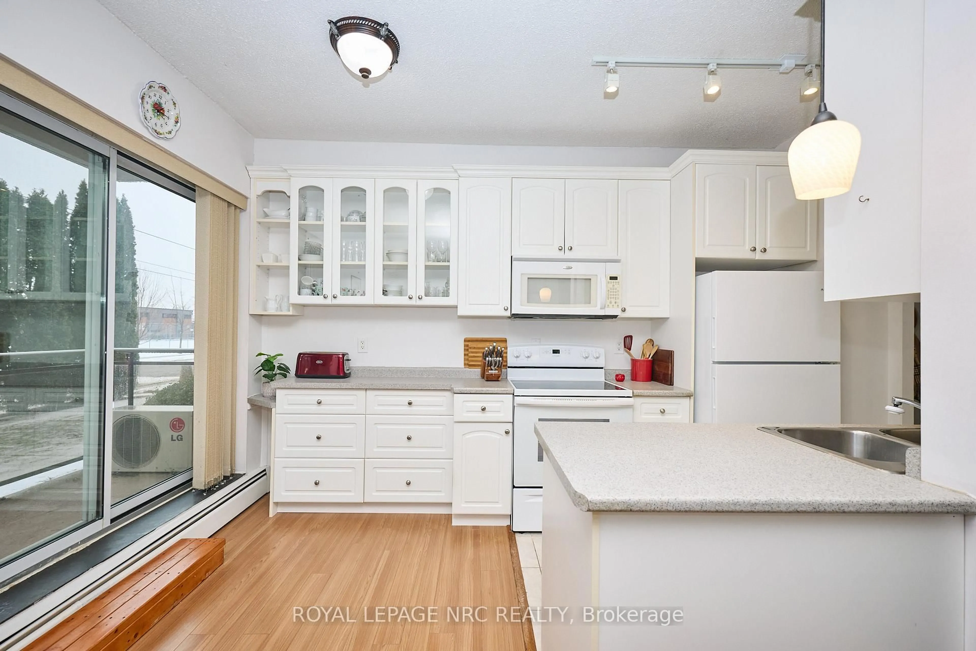 Unknown for 6390 Huggins St #101, Niagara Falls Ontario L2J 1H1