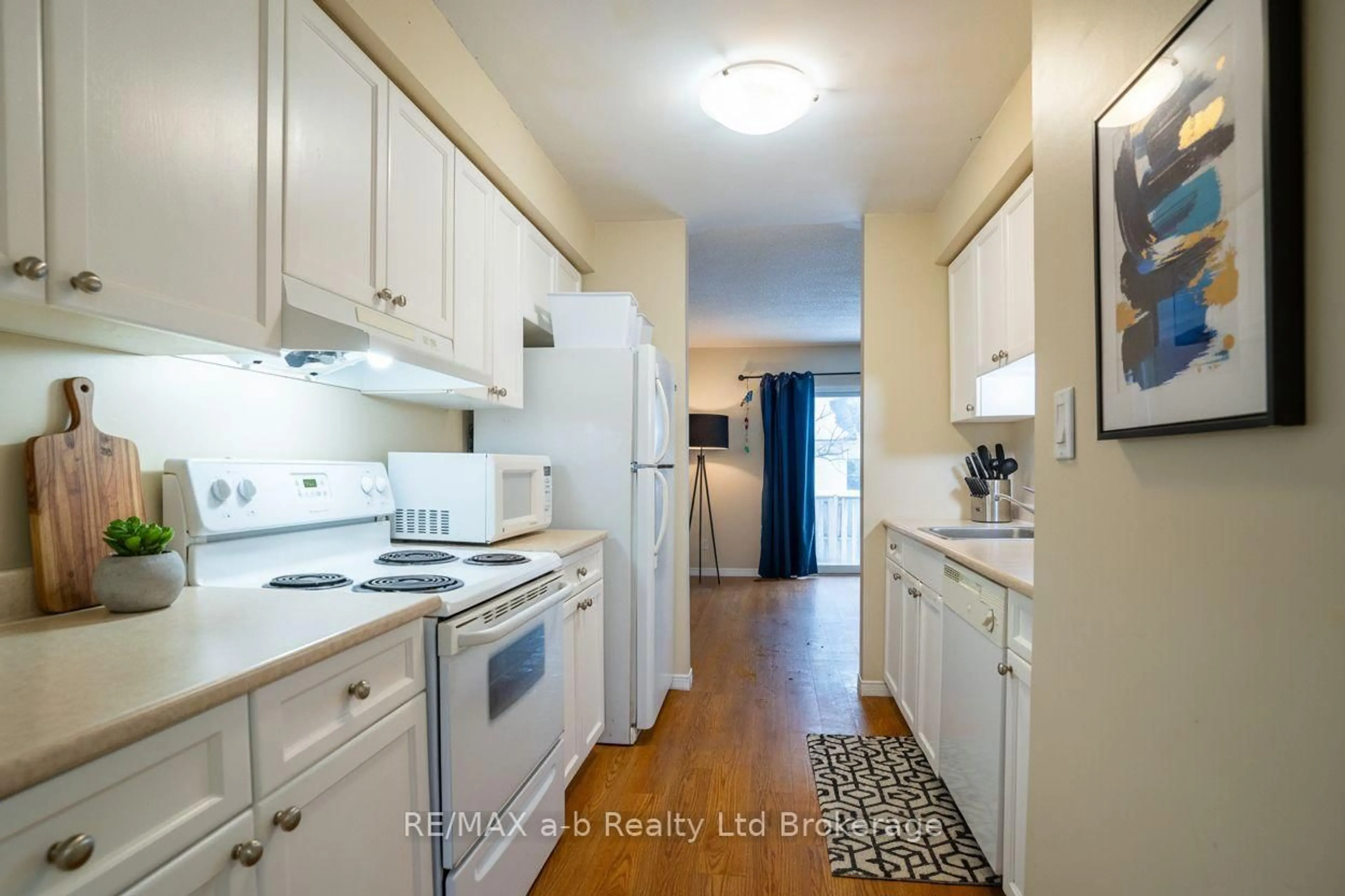 Standard kitchen, unknown for 10 Dufferin St #1, Norwich Ontario N0J 1P0