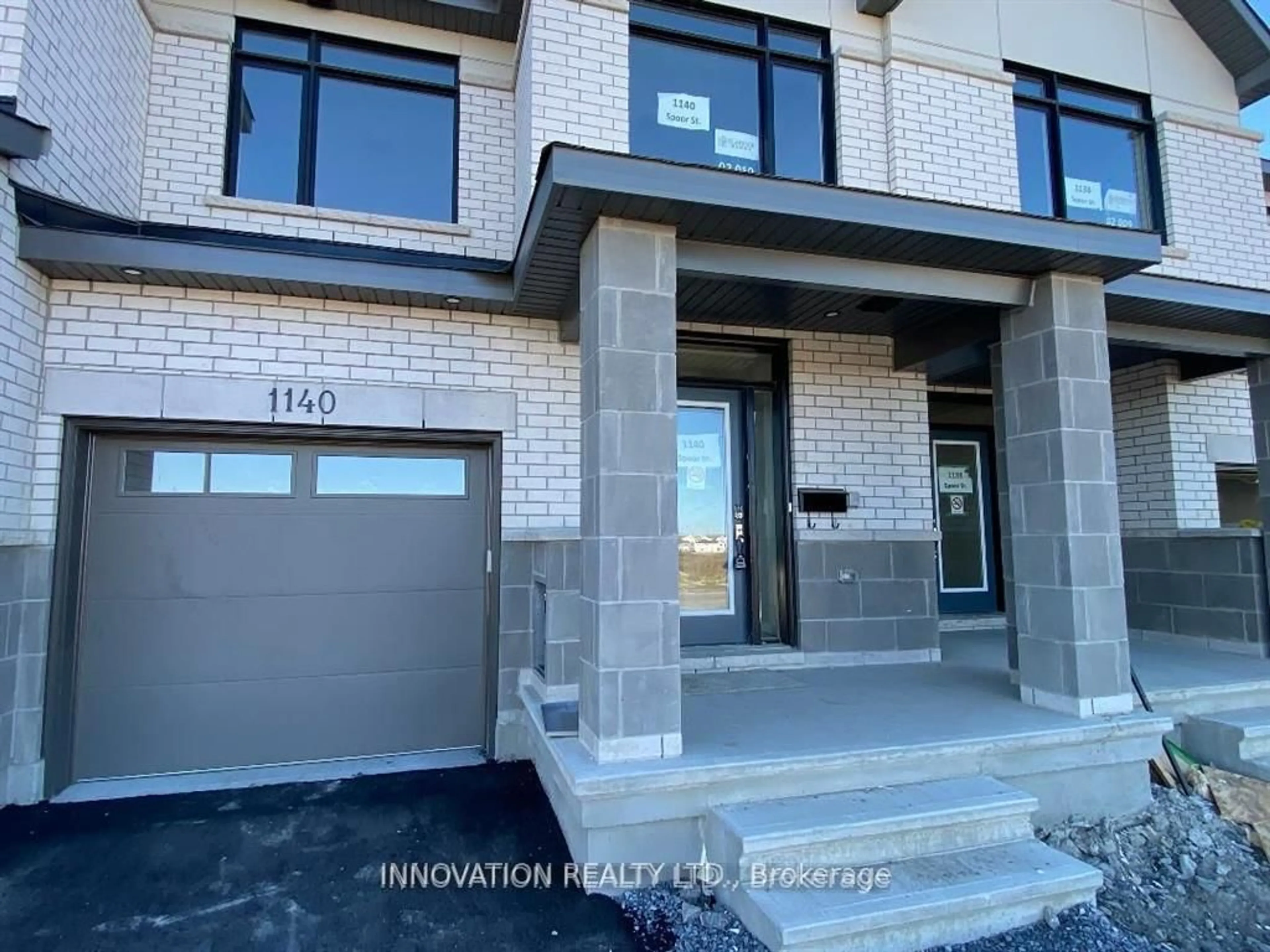Indoor entryway for 1140 SPOOR St, Kanata Ontario K2W 0N4