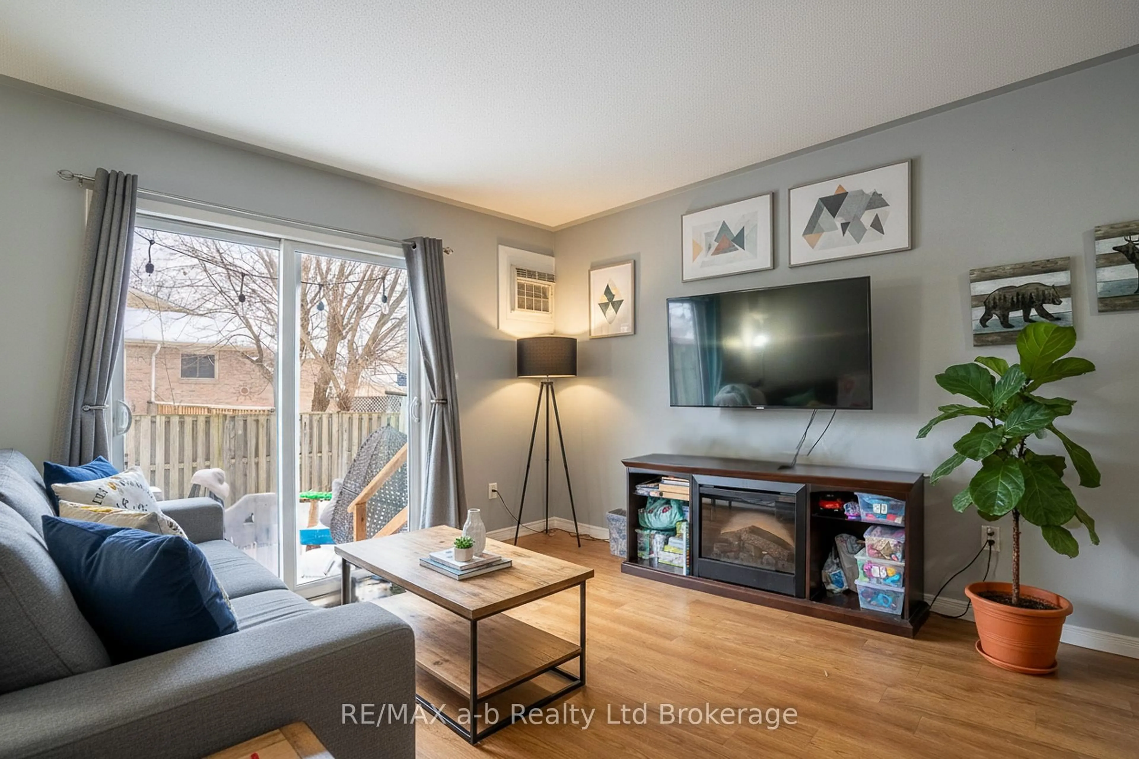 Living room with furniture, wood/laminate floor for 10 Dufferin St #27, Norwich Ontario N0J 1P0