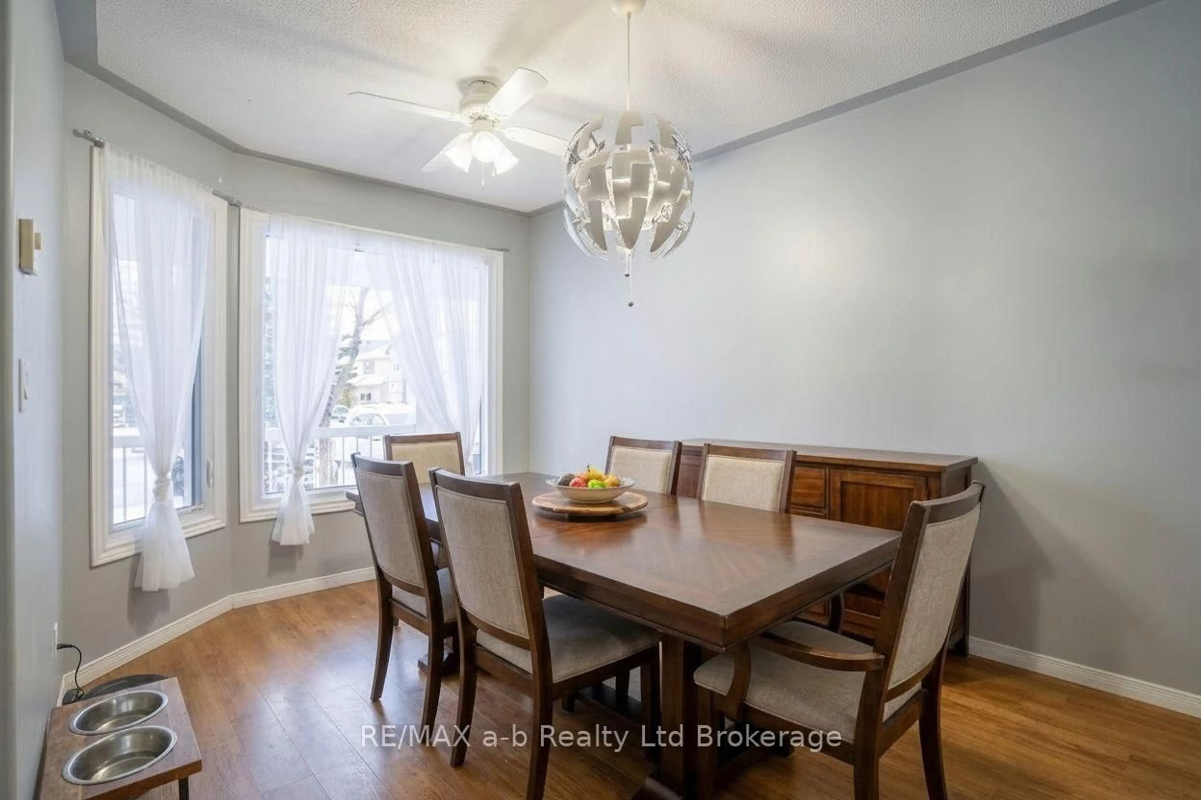 Dining room, wood/laminate floor for 10 Dufferin St #27, Norwich Ontario N0J 1P0