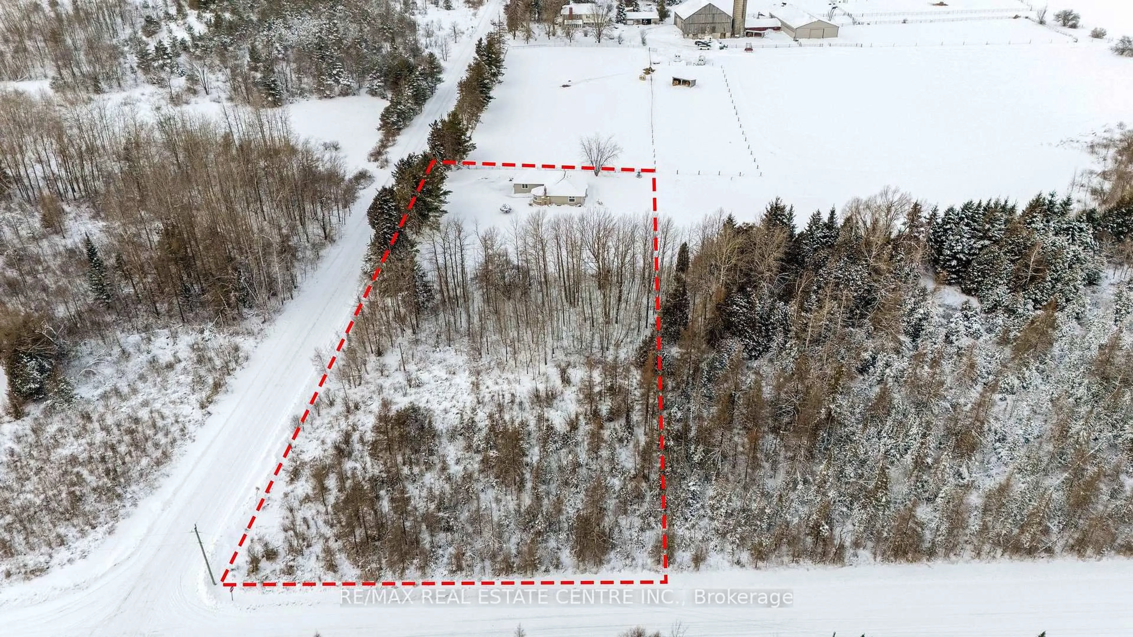 A pic from outside/outdoor area/front of a property/back of a property/a pic from drone, unknown for 5989 Ninth Line, Erin Ontario N0B 1Z0