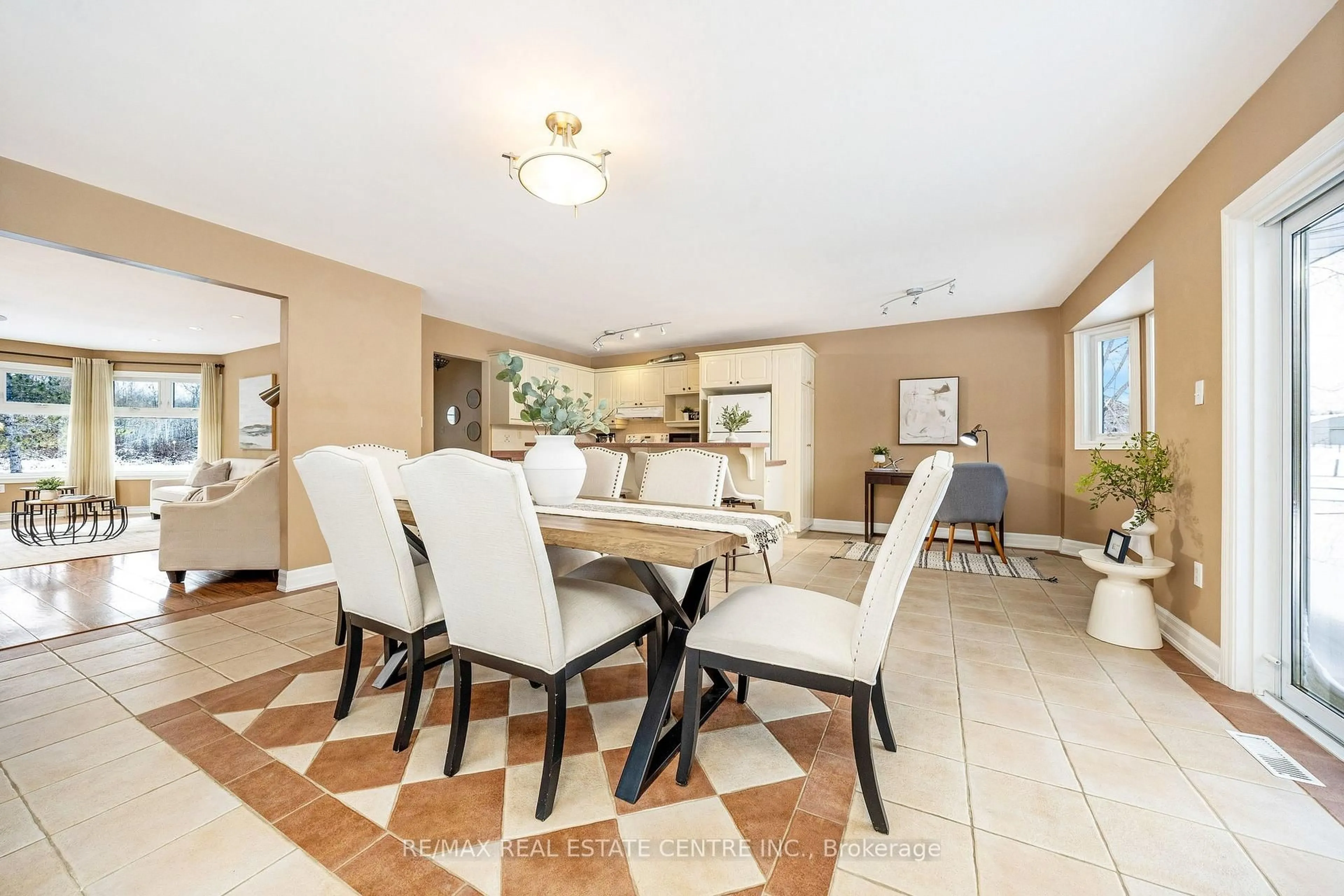 Dining room, ceramic/tile floor for 5989 Ninth Line, Erin Ontario N0B 1Z0