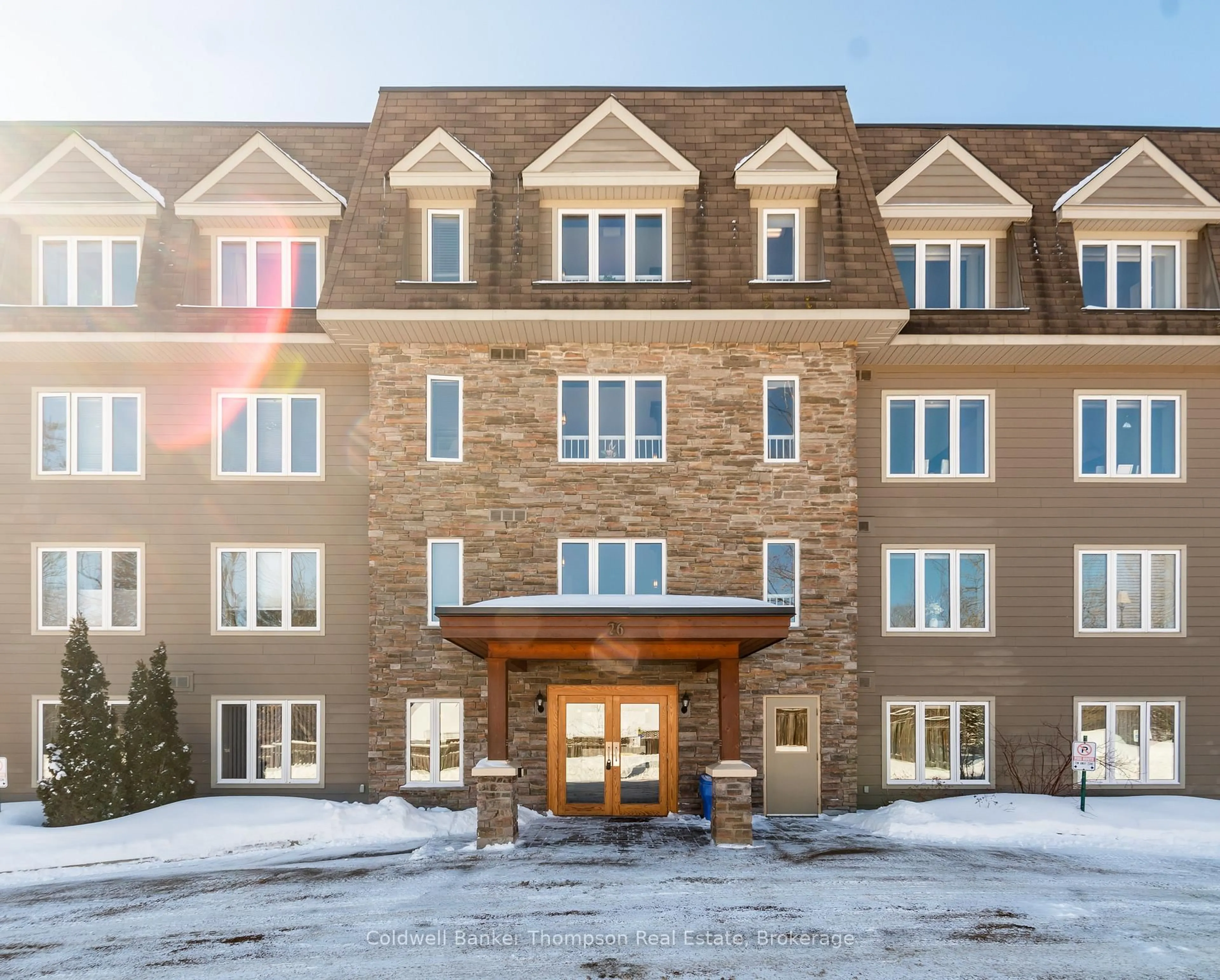 Indoor foyer for 26 Dairy Lane #405, Huntsville Ontario P1H 0A4