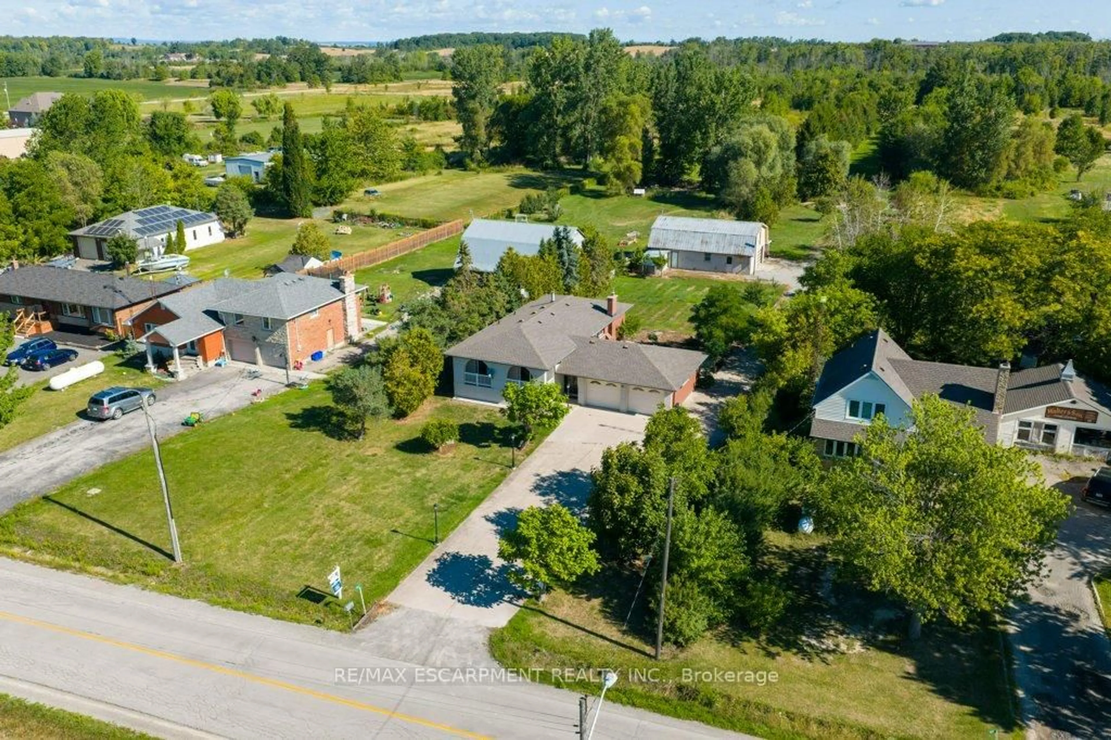 A pic from outside/outdoor area/front of a property/back of a property/a pic from drone, street for 595 Green Mountain Rd, Hamilton Ontario L8J 2Z7