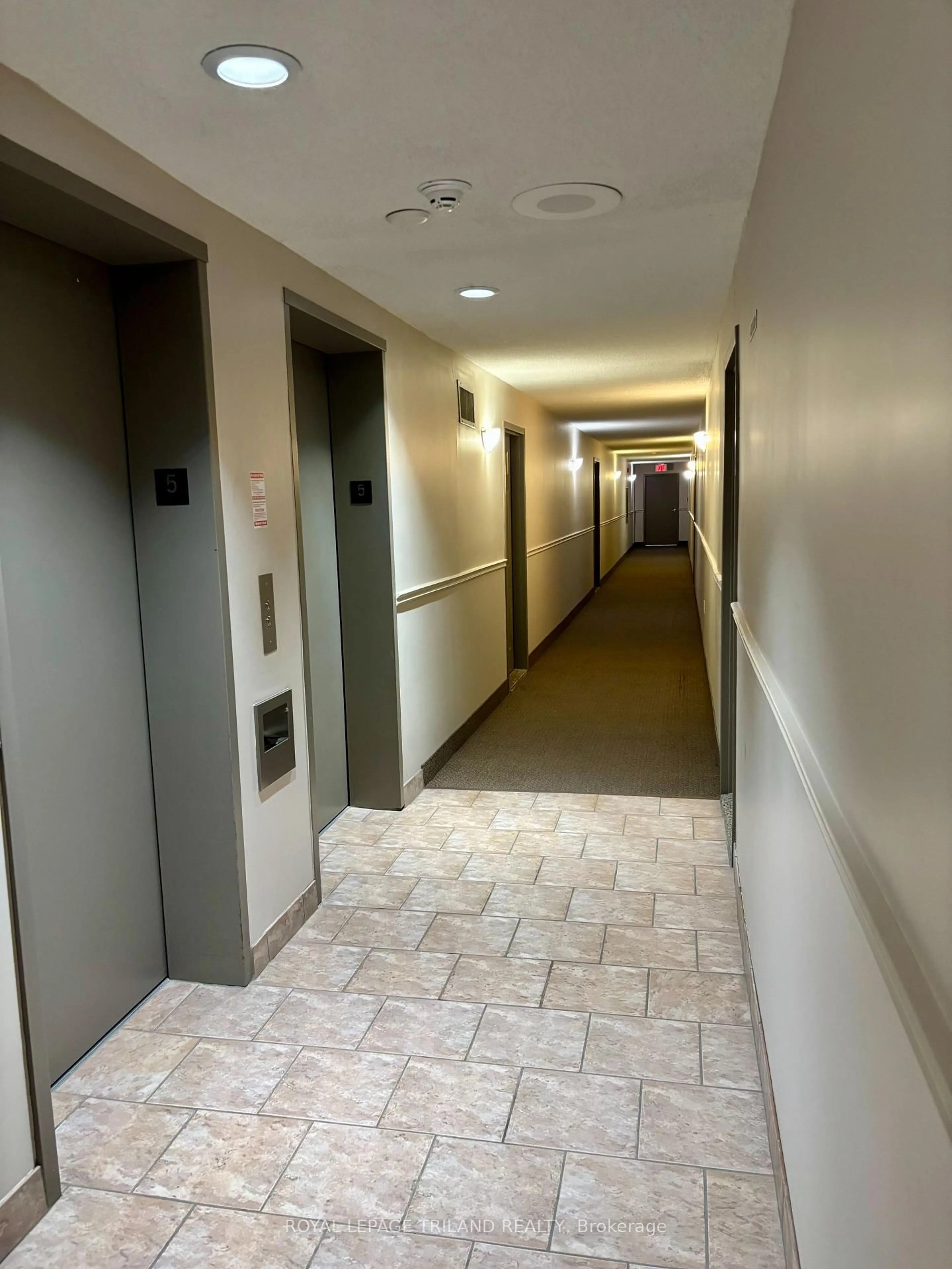 Indoor foyer for 95 Baseline Rd #507, London South Ontario N6J 4X3