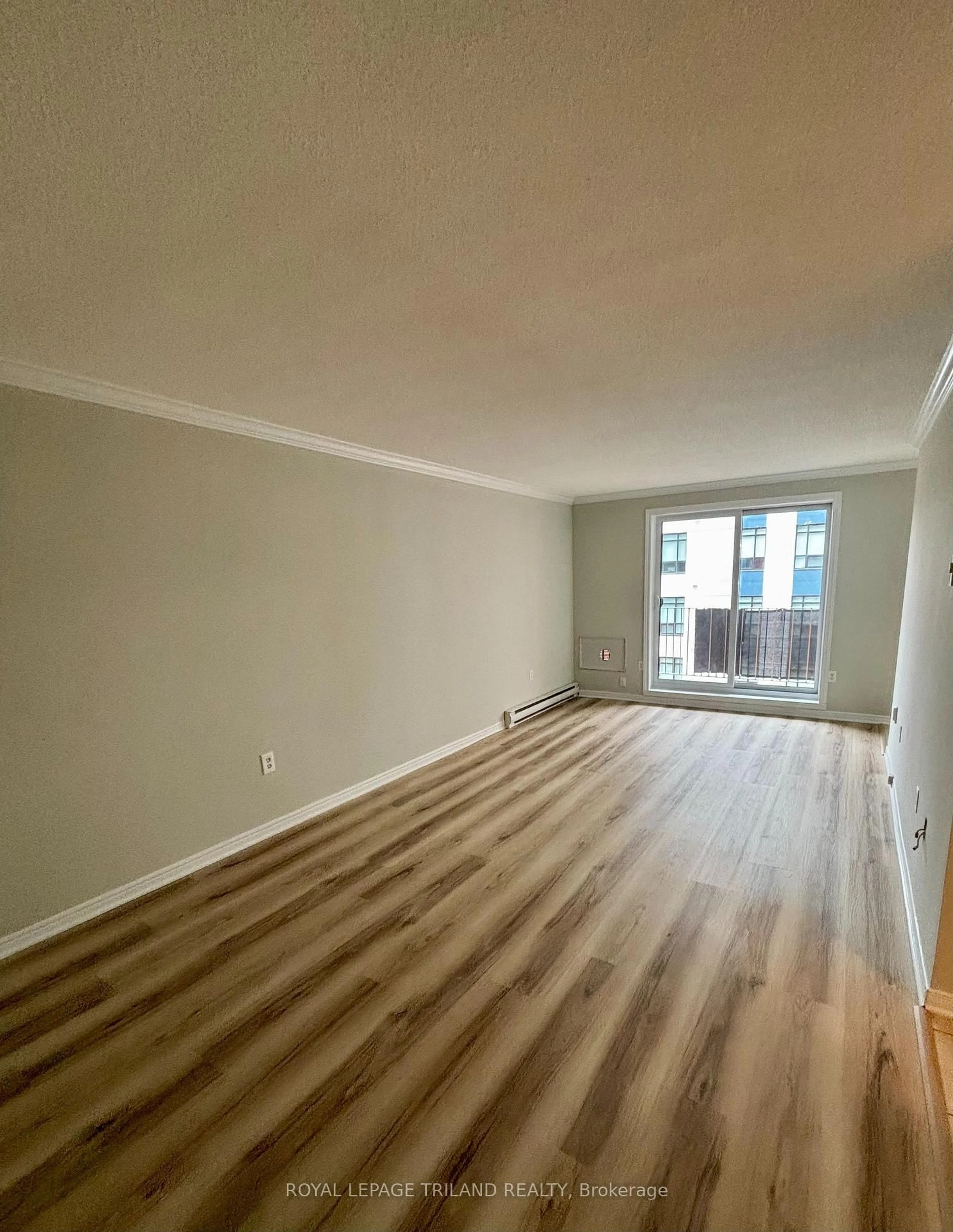 A pic of a room for 95 Baseline Rd #507, London South Ontario N6J 4X3