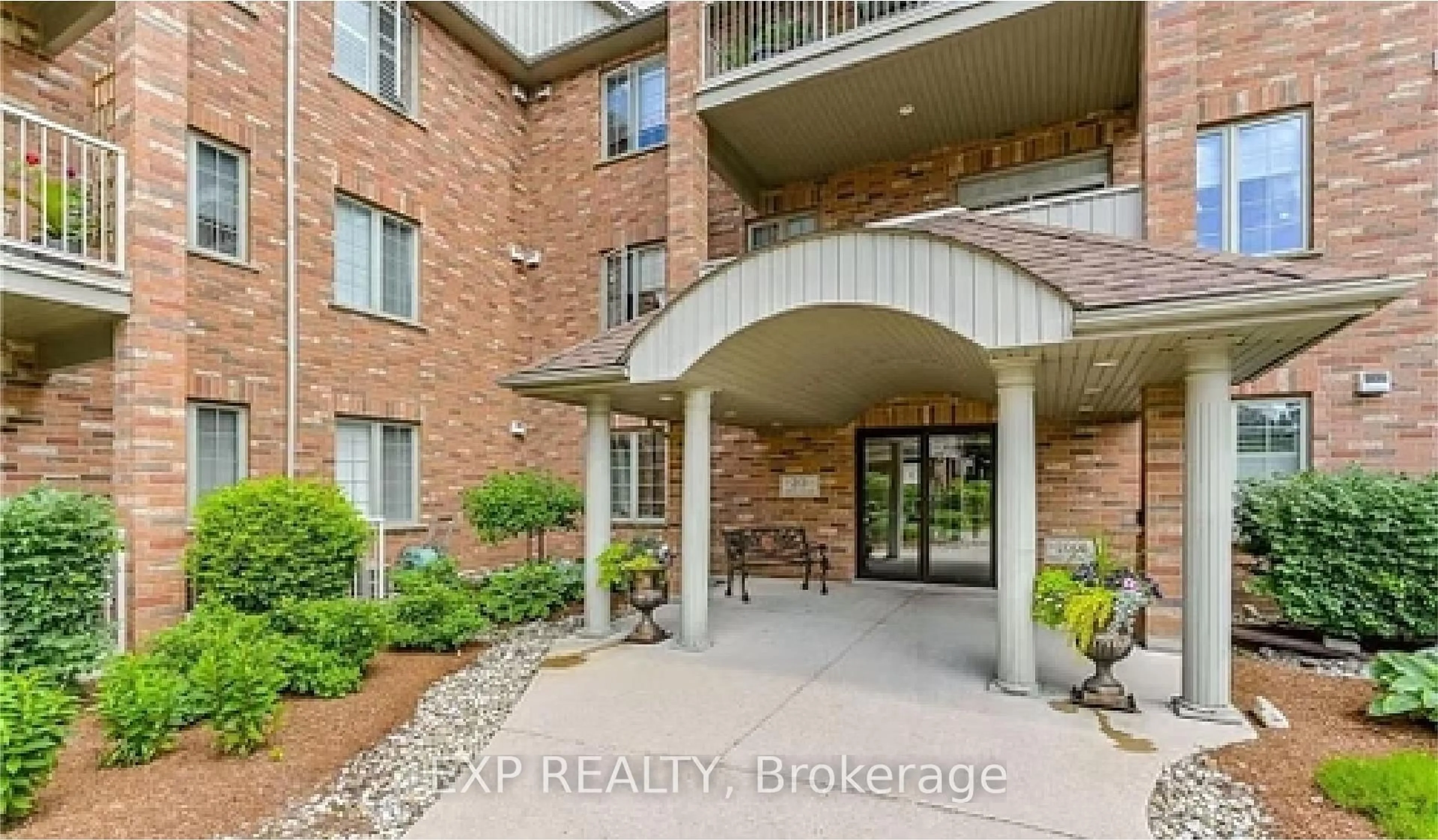 Indoor entryway for 20 Station Sq #103, Centre Wellington Ontario N0B 1S0